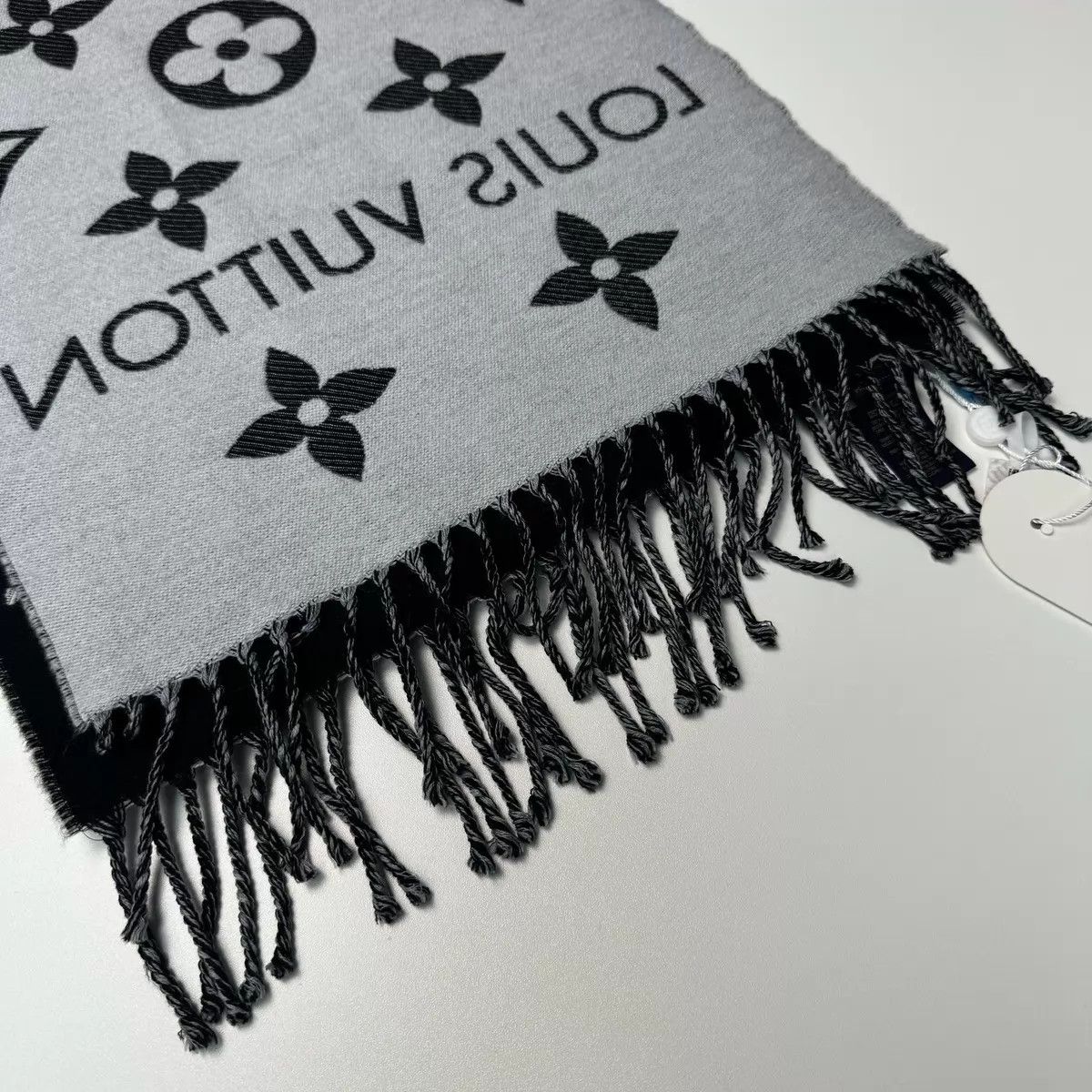 Louis Vuitton LV 97 New Black Gray All-Over Logo Wool Scarf Size ONE SIZE - 7 Thumbnail