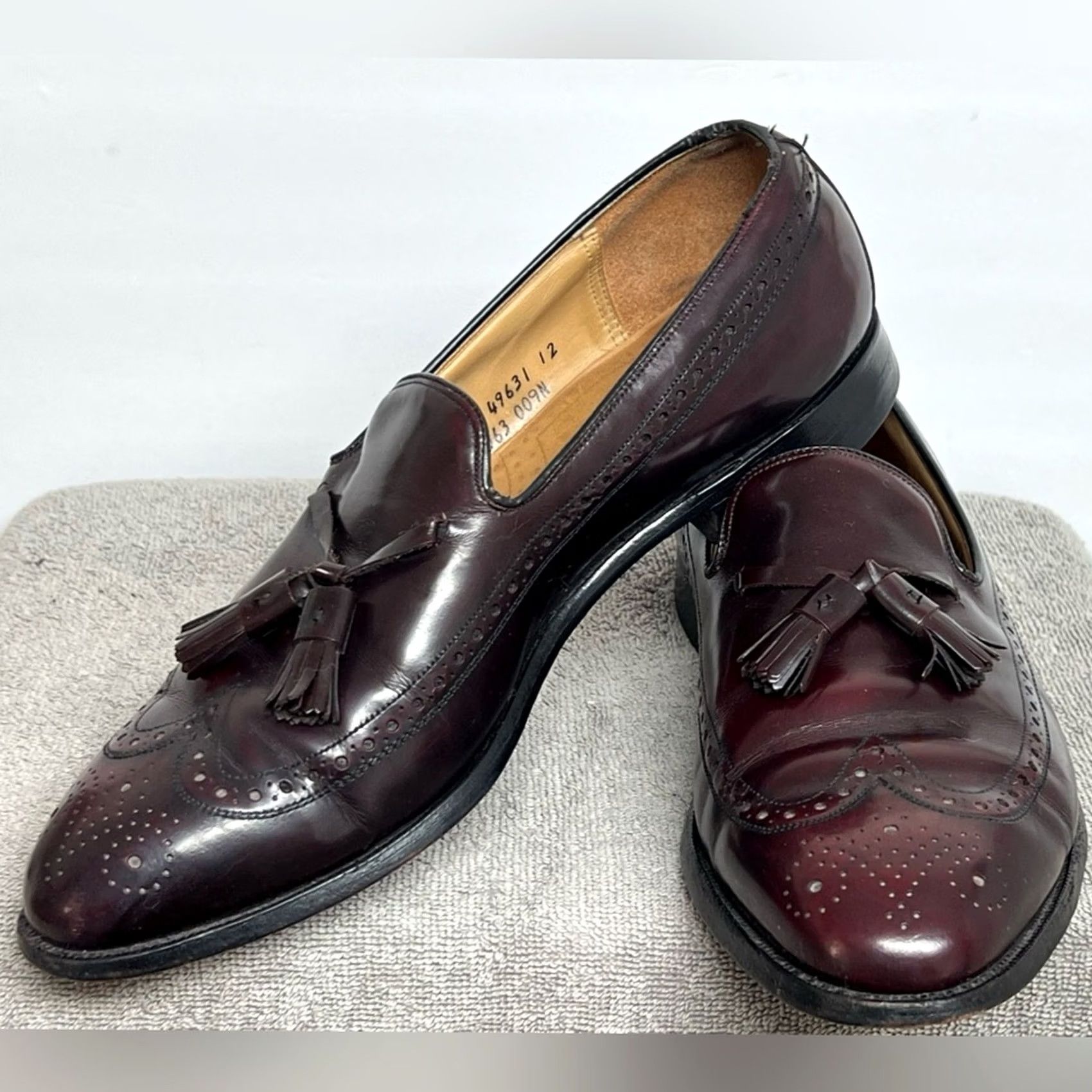 Johnston & Murphy Johnston & Murphy Aristocraft Men’s Tassel Loafers – Size 11 Burgundy Leather Loafer Mens Shoes Brown Leather Size US 11 / EU 44 - 2 Thumbnail