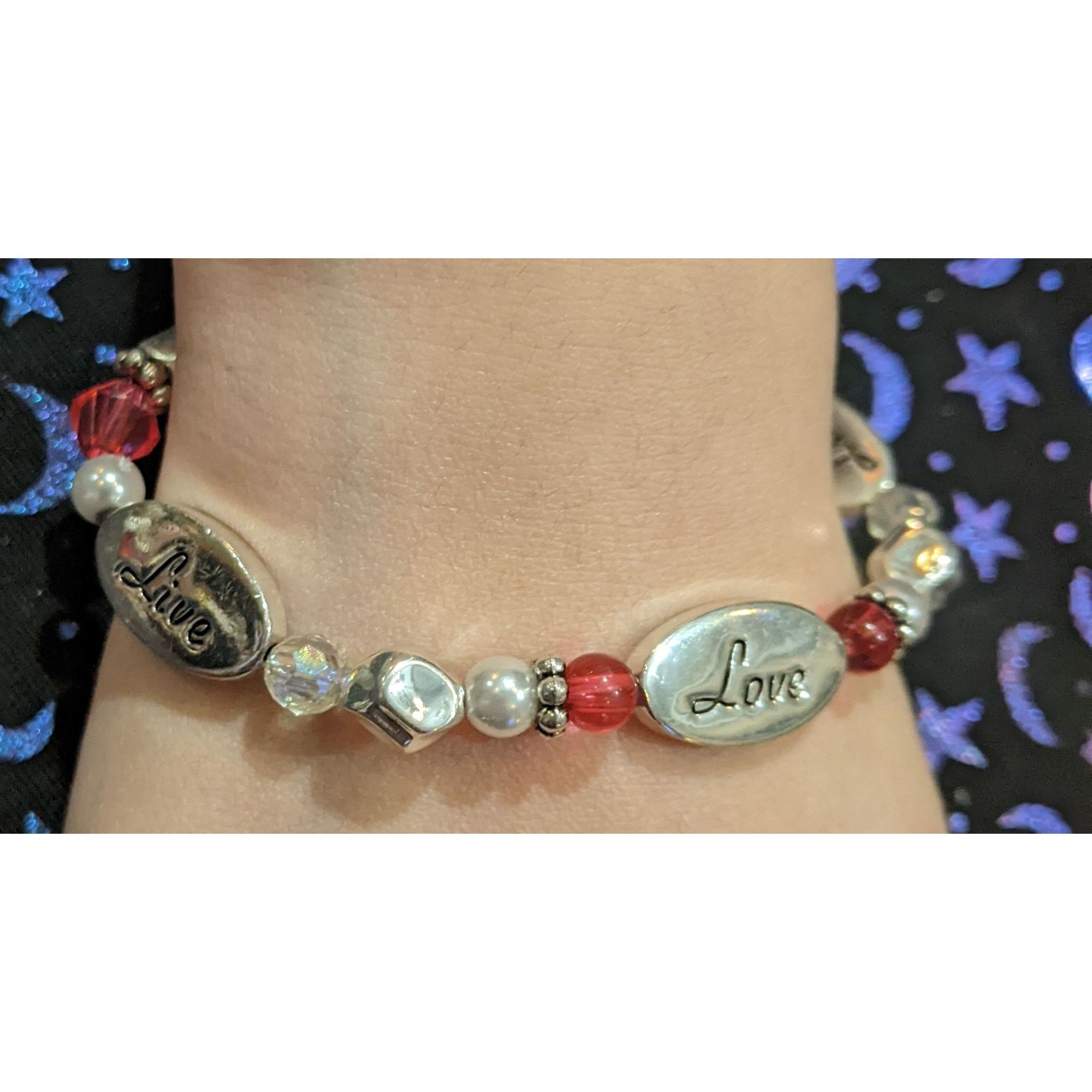 Other Silver Live Laugh Love Heart Beaded Bracelet Size ONE SIZE - 1 Thumbnail