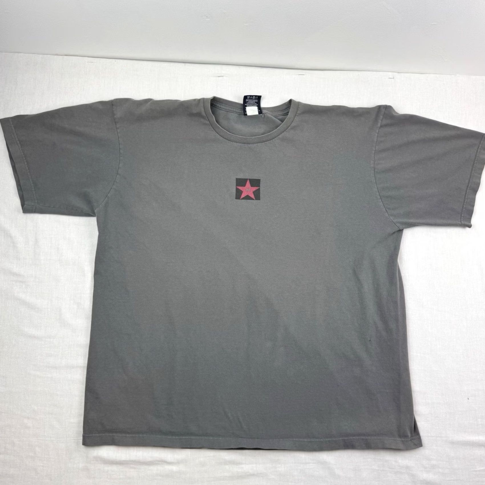 Tommy Hilfiger VINTAGE Tommy Hilfiger T Shirt Adult 2XL Gray Logo Short Sleeve Crew Neck Hipster 90s USA Y2K Size US XXL / EU 58 / 5 - 2 Thumbnail