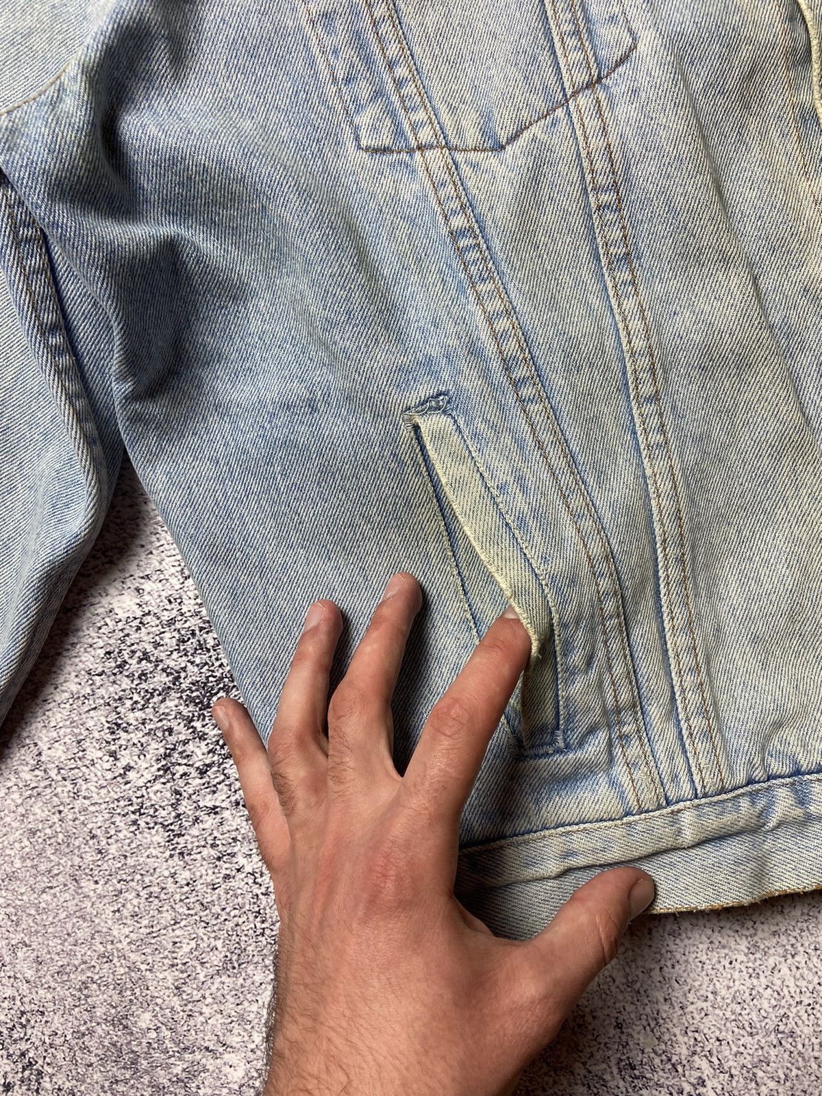 Levi's × Levi's Vintage Clothing Rare 90s Levi’s Denim Jacket Blue Distressed Jeans Size US XL / EU 56 / 4 - 8 Thumbnail