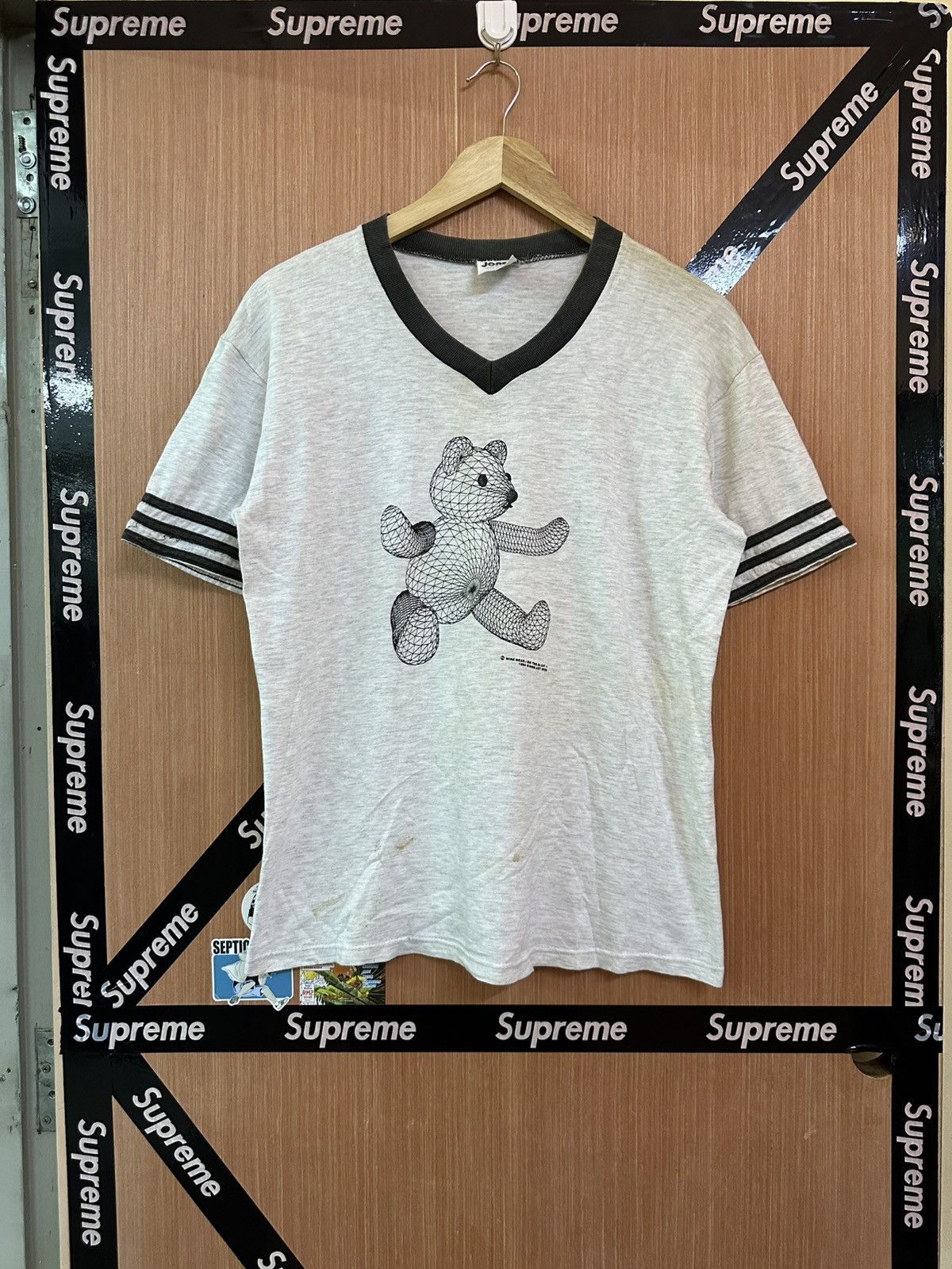 Vintage Vintage 90's Jones Wire Bear 3D Art Tshirts Size US M / EU 48-50 / 2 - 1 Thumbnail