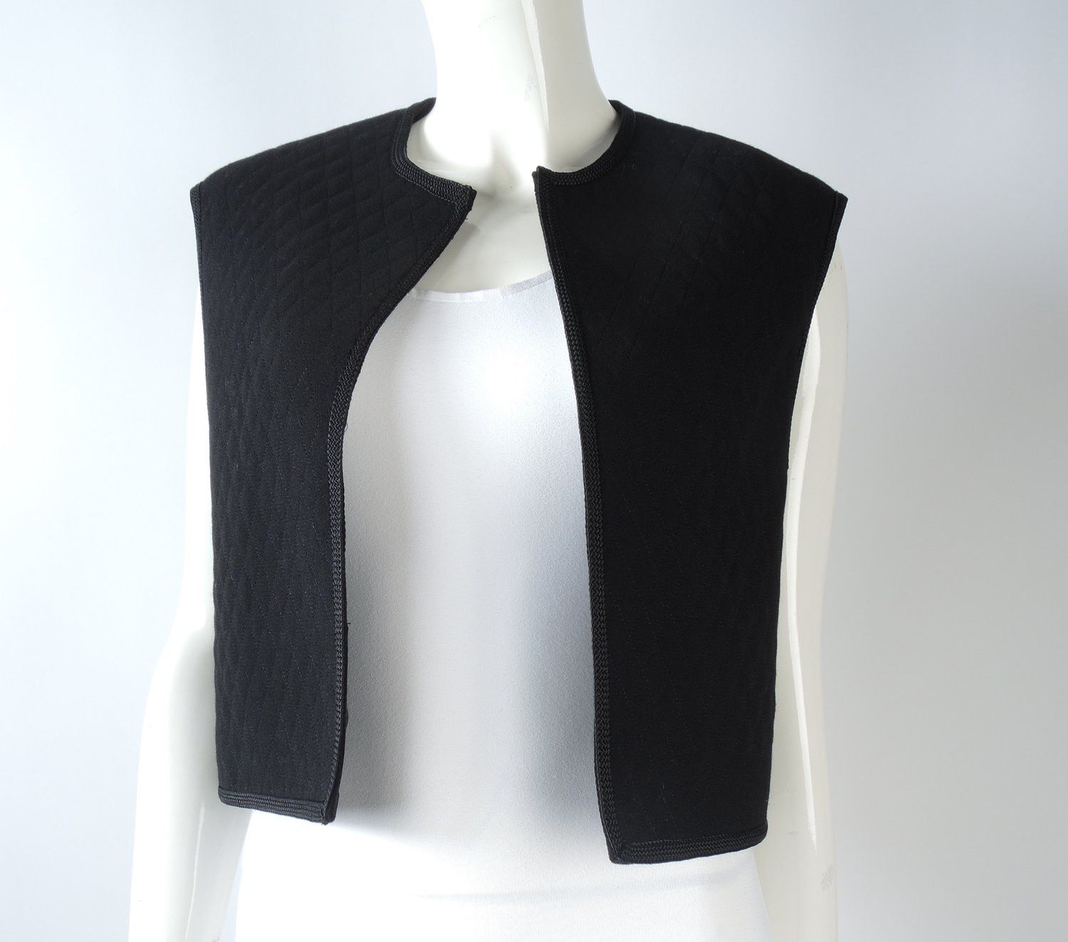 o1smst1ft0424 Vest in Black