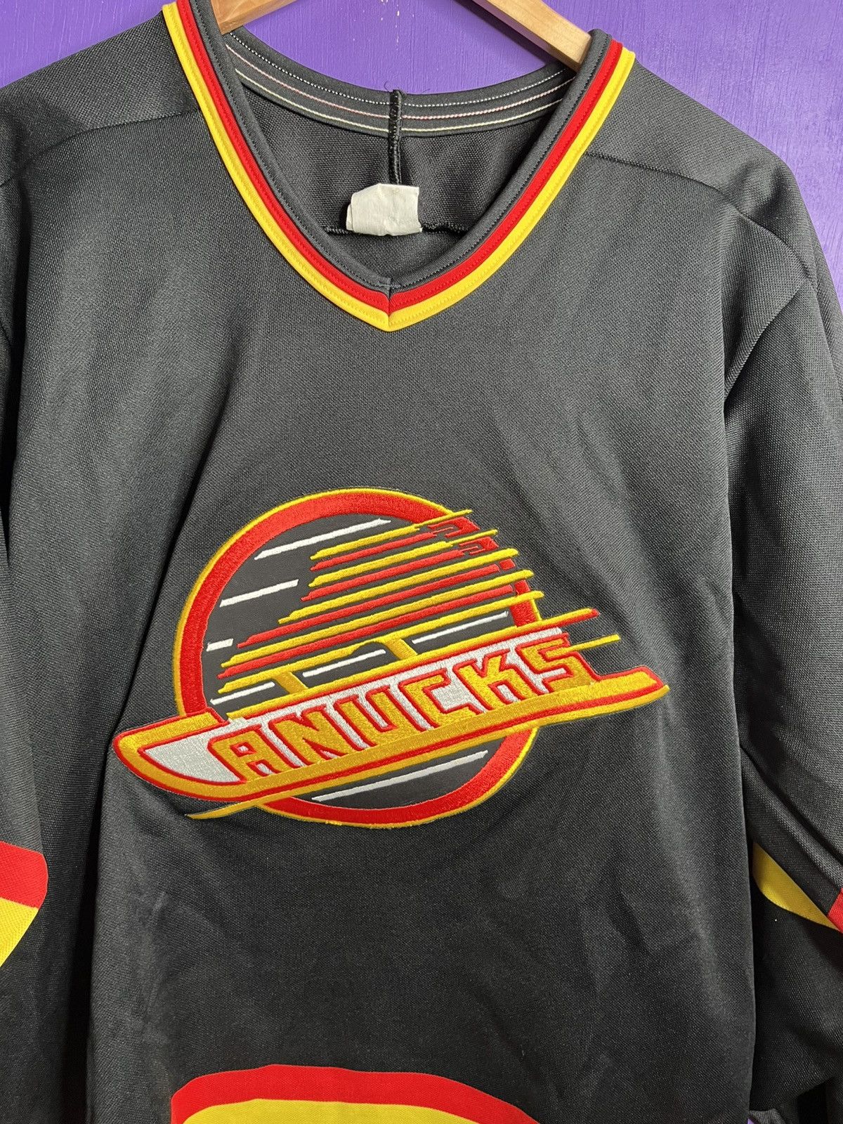 Ccm × NHL × Vintage Vintage 80s Vancouver canucks old logo jersey Size US M / EU 48-50 / 2 - 3 Thumbnail