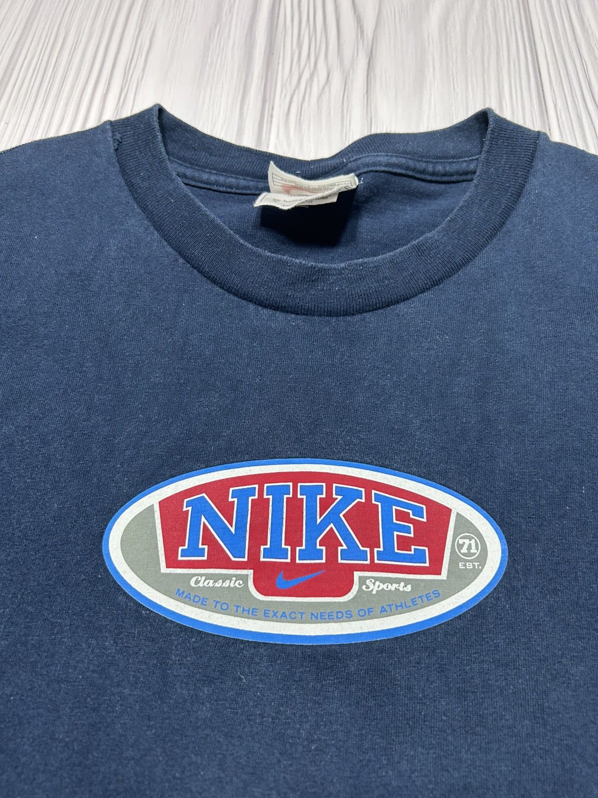 Nike Vintage 90s Nike Center Logo Swoosh T-Shirt Size XL Size US XL / EU 56 / 4 - 7 Thumbnail