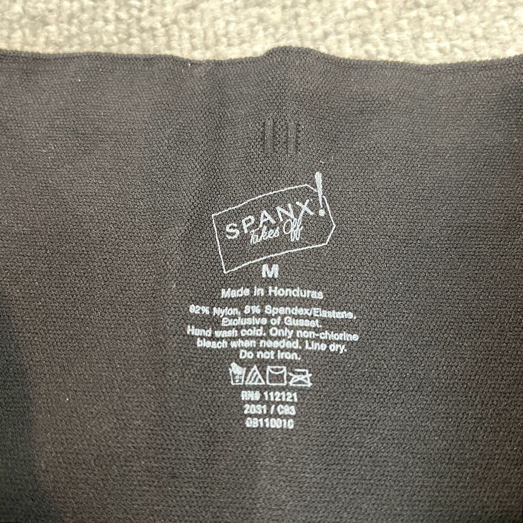 Spanx Spanx Leggings Women Medium x 25" Black Skinny Leg Pull On Compression Nylon Gym Size 40" / US 18 - 2 Thumbnail