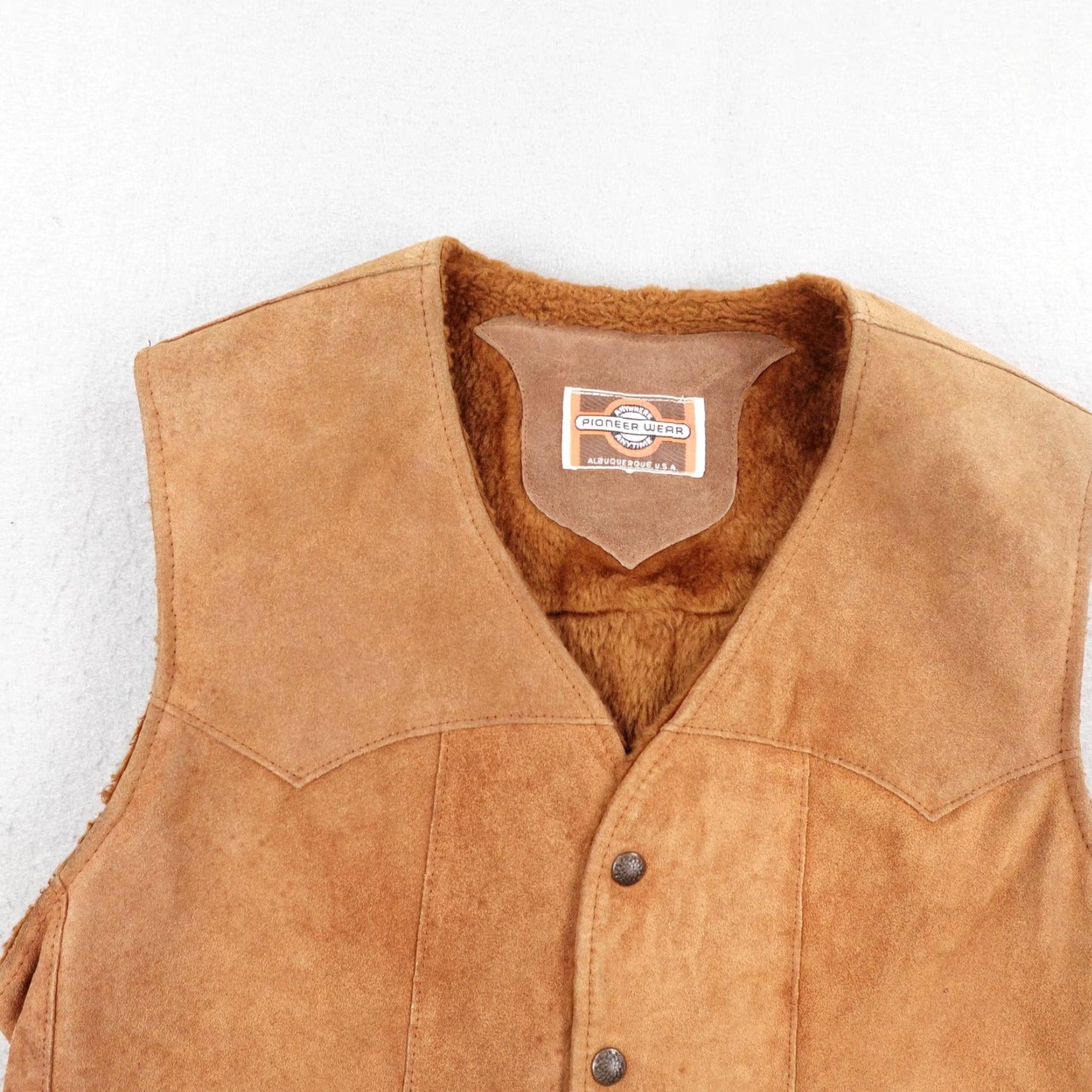 Vintage VINTAGE Pioneer Wear Vest Mens M Brown Suede Shearling Western USA Leather Bodywarmer Pocketed Mid-Length Jacket/Coat Men’s Casual Workwear 90s-2000s Size US M / EU 48-50 / 2 - 2 Thumbnail