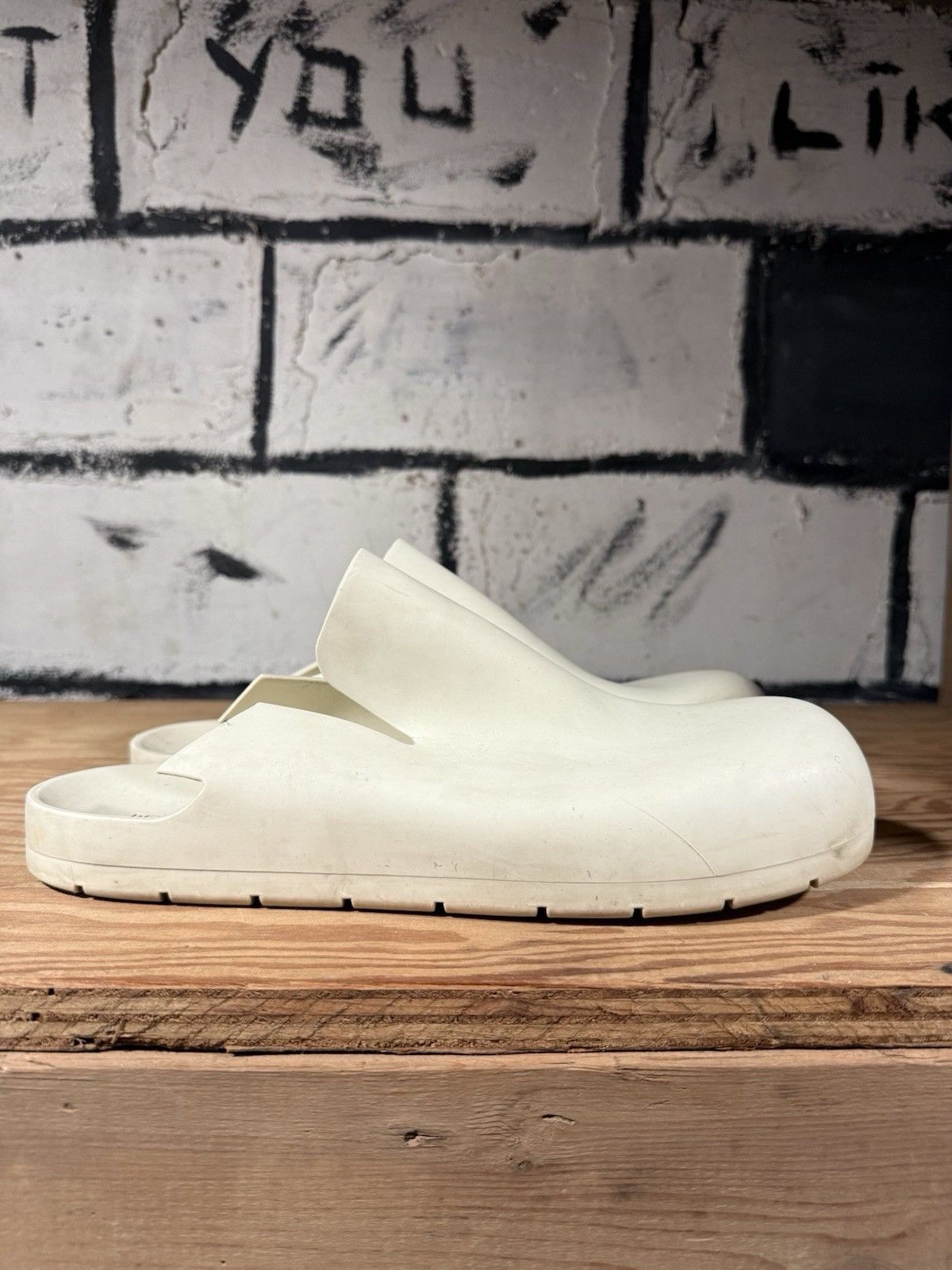 Bottega Veneta Bottega Veneta Puddle Clogs Rubber Mules Ivory Size 46 (12) Size US 12 / EU 45 - 1 Thumbnail