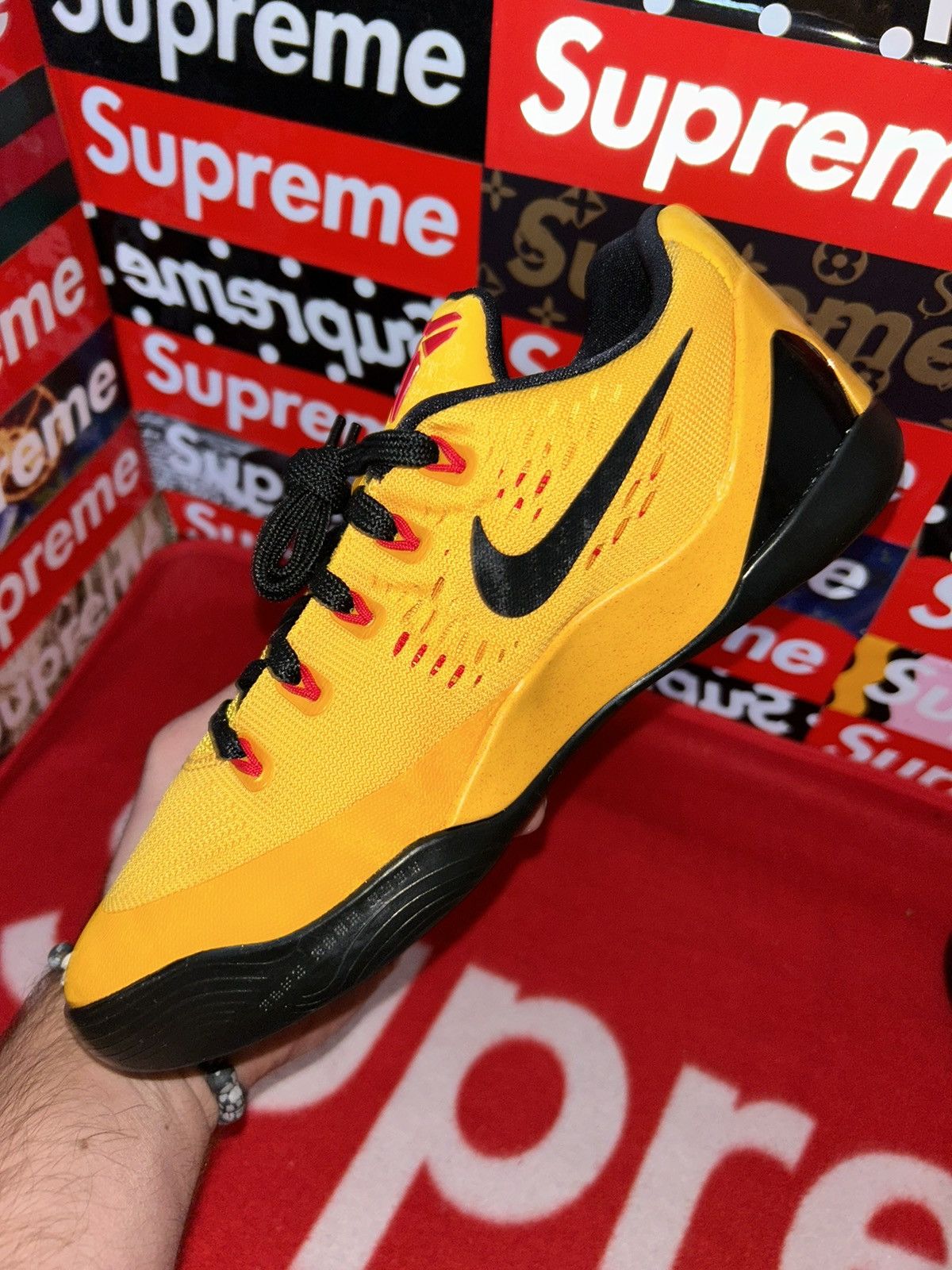Nike Nike Kobe 9 EM GS 'Bruce Lee' 653593-700 size 4y VNDS Size US 5 / EU 37 - 9 Thumbnail