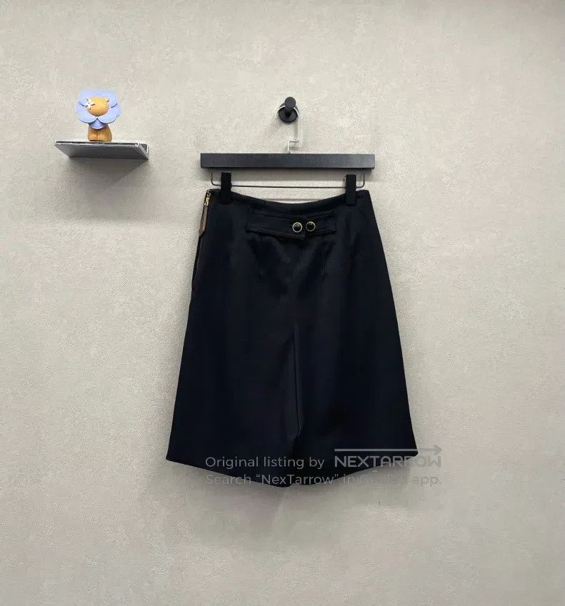 Louis Vuitton Louis Vuitton Jeweled button-down pleated black shorts Size US 34 / EU 50 - 2 Thumbnail