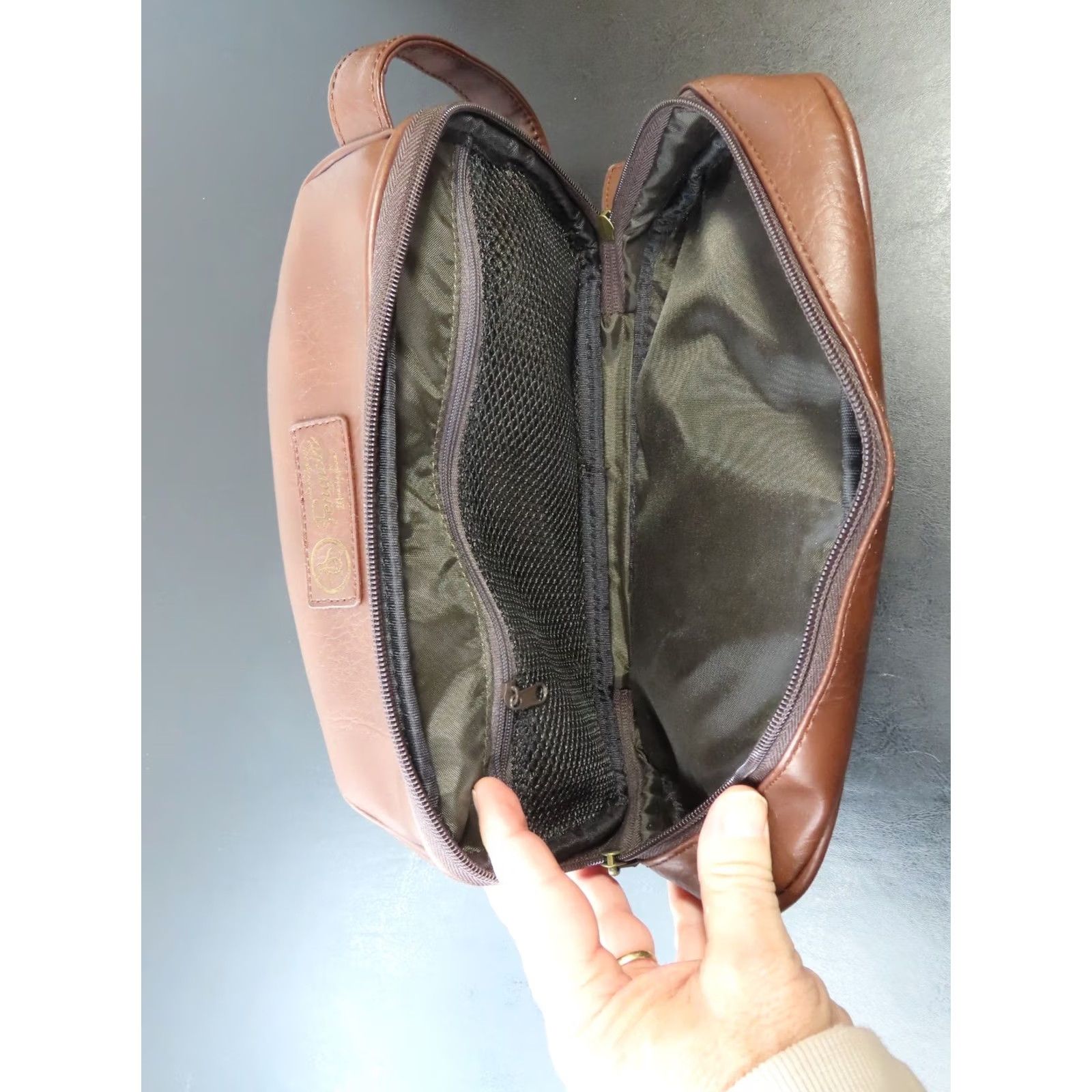Vintage Penguin by Munsingwear Toiletries Travel Bag in Faux Leather Brown, Medium, Men, Pouch, Water Resistant, Zip, Inner Pockets, Lined, Brown Size ONE SIZE - 4 Thumbnail