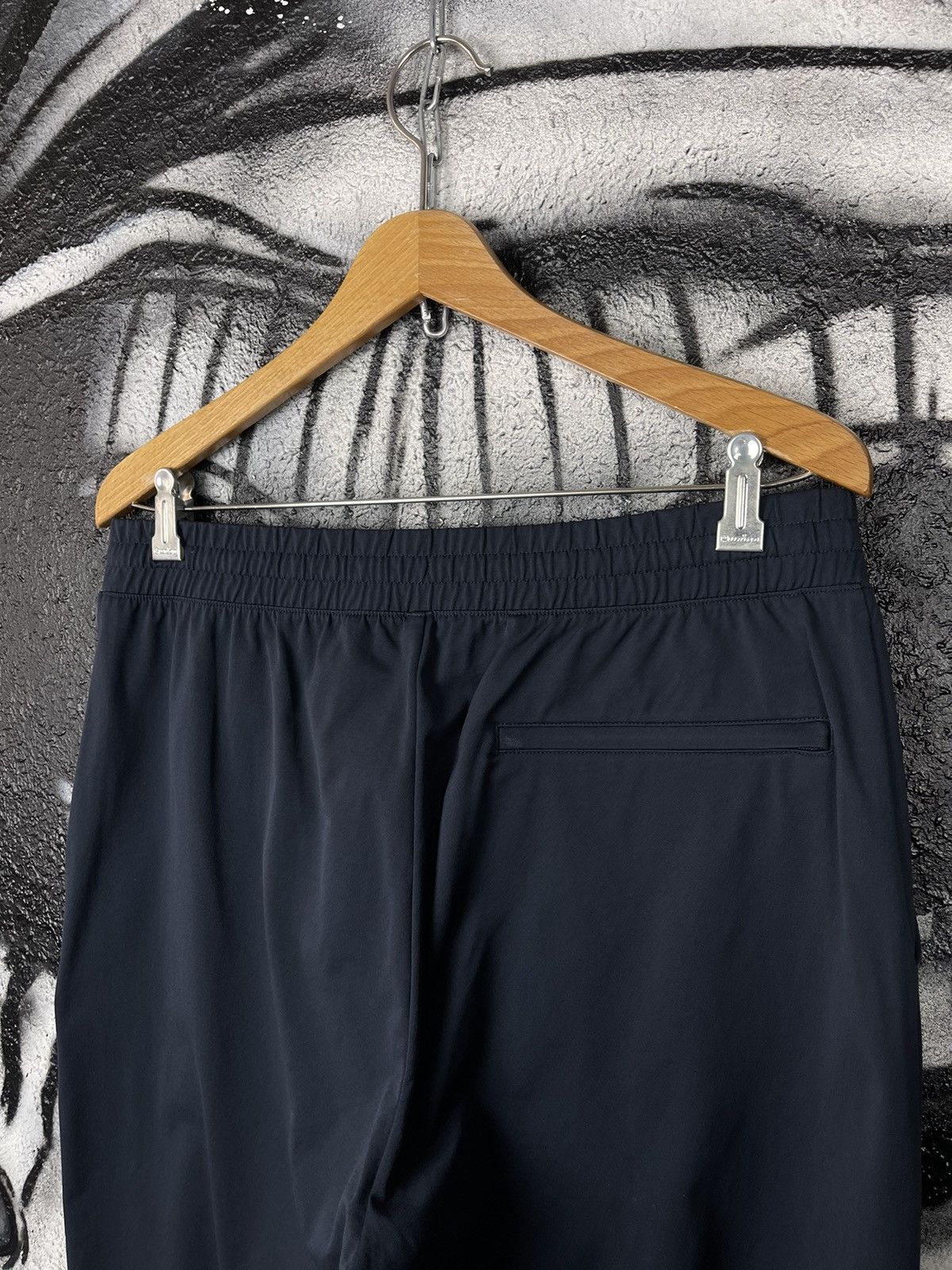 Uniqlo Uniqlo Airism Casual Chino Pants Men’s Size L Size US 34 / EU 50 - 12 Thumbnail