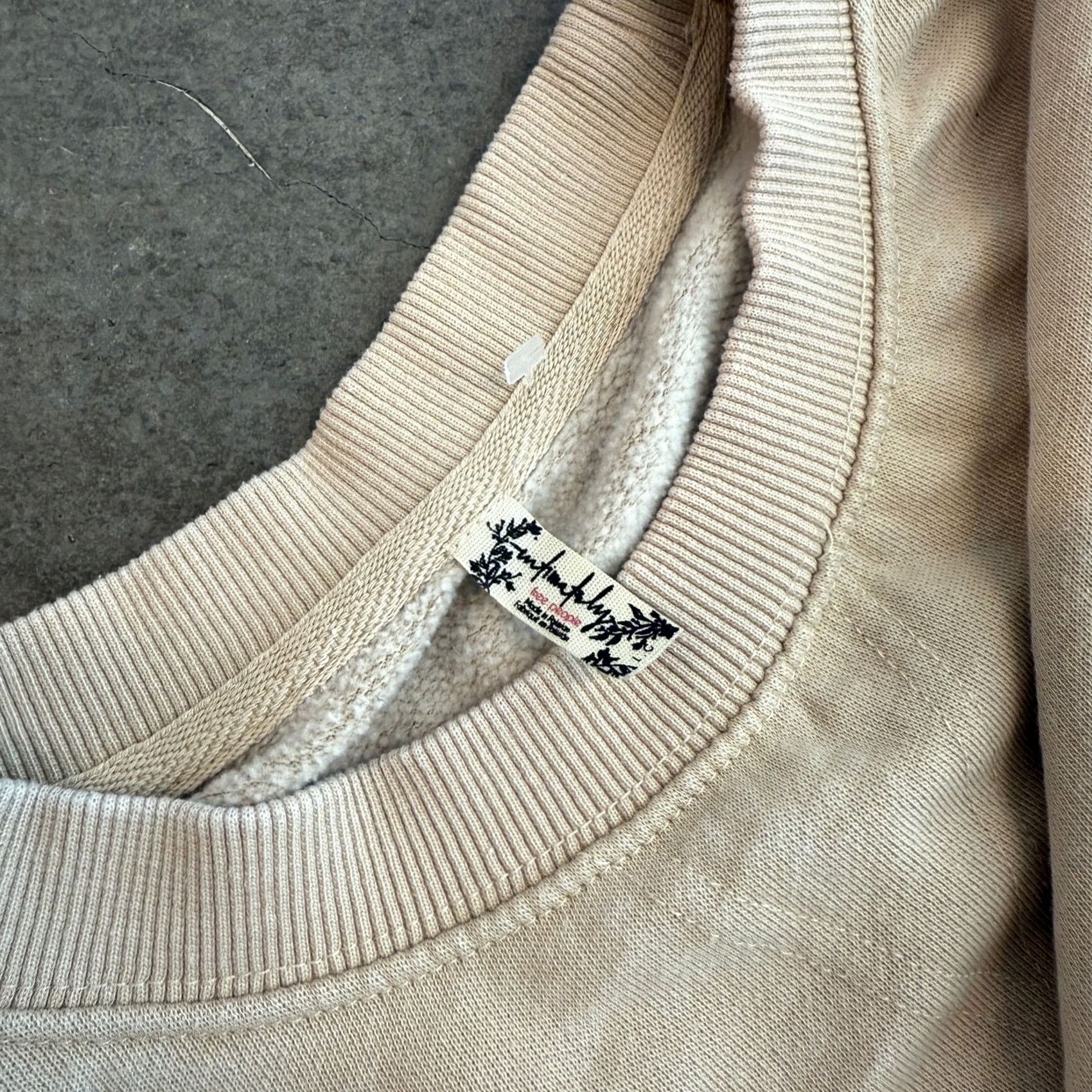 Free People VINTAGE Free People Beige Tan Oversized Lightweight Soft Pullover Crewneck L Womens Size L / US 10 / IT 46 - 3 Thumbnail
