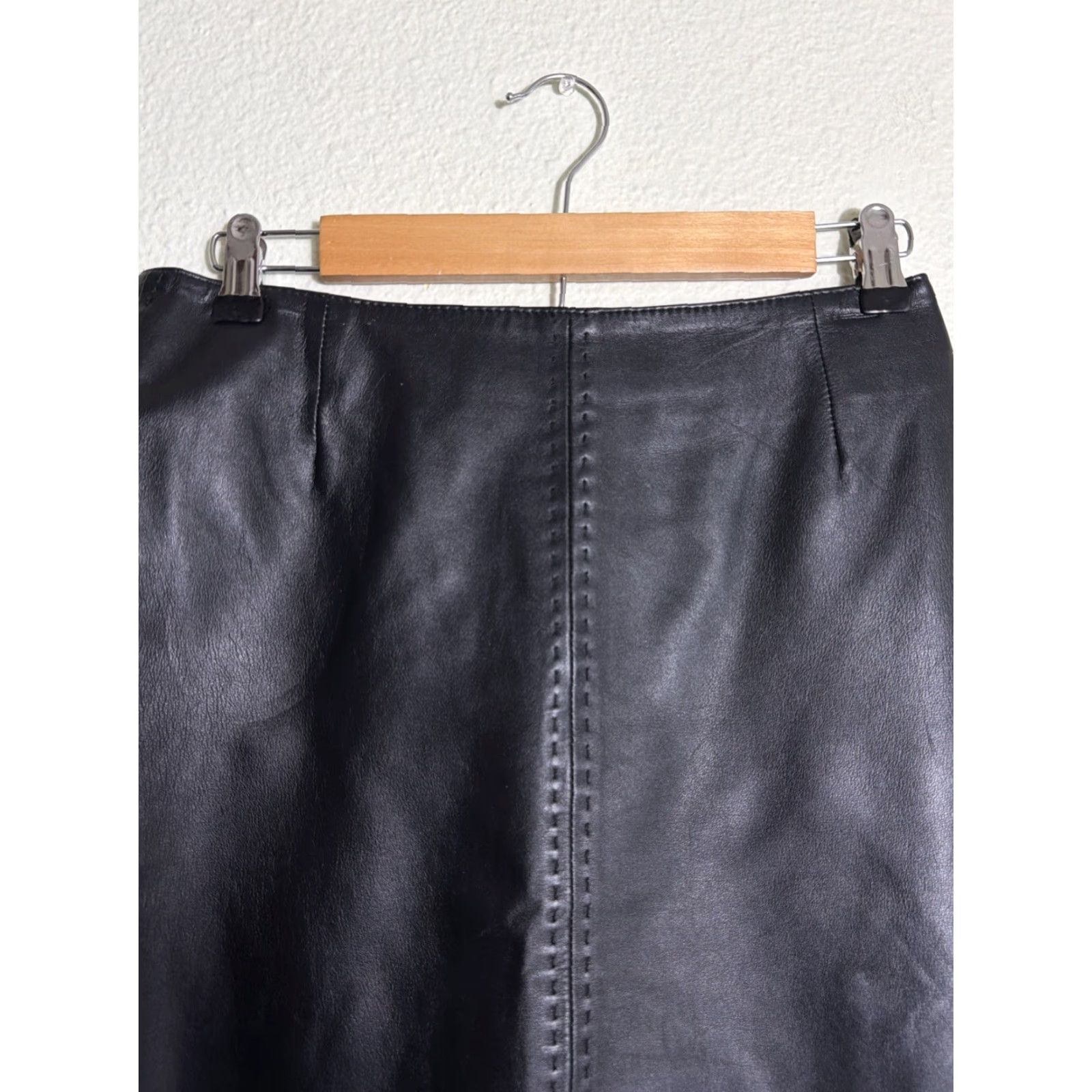 Vintage VINTAGE Y2K Casual Corner Women’s Skirt A-Line 6 Black Leather Knee Length Lined Flaw Scuff Size 28" / US 6 / IT 42 - 3 Thumbnail