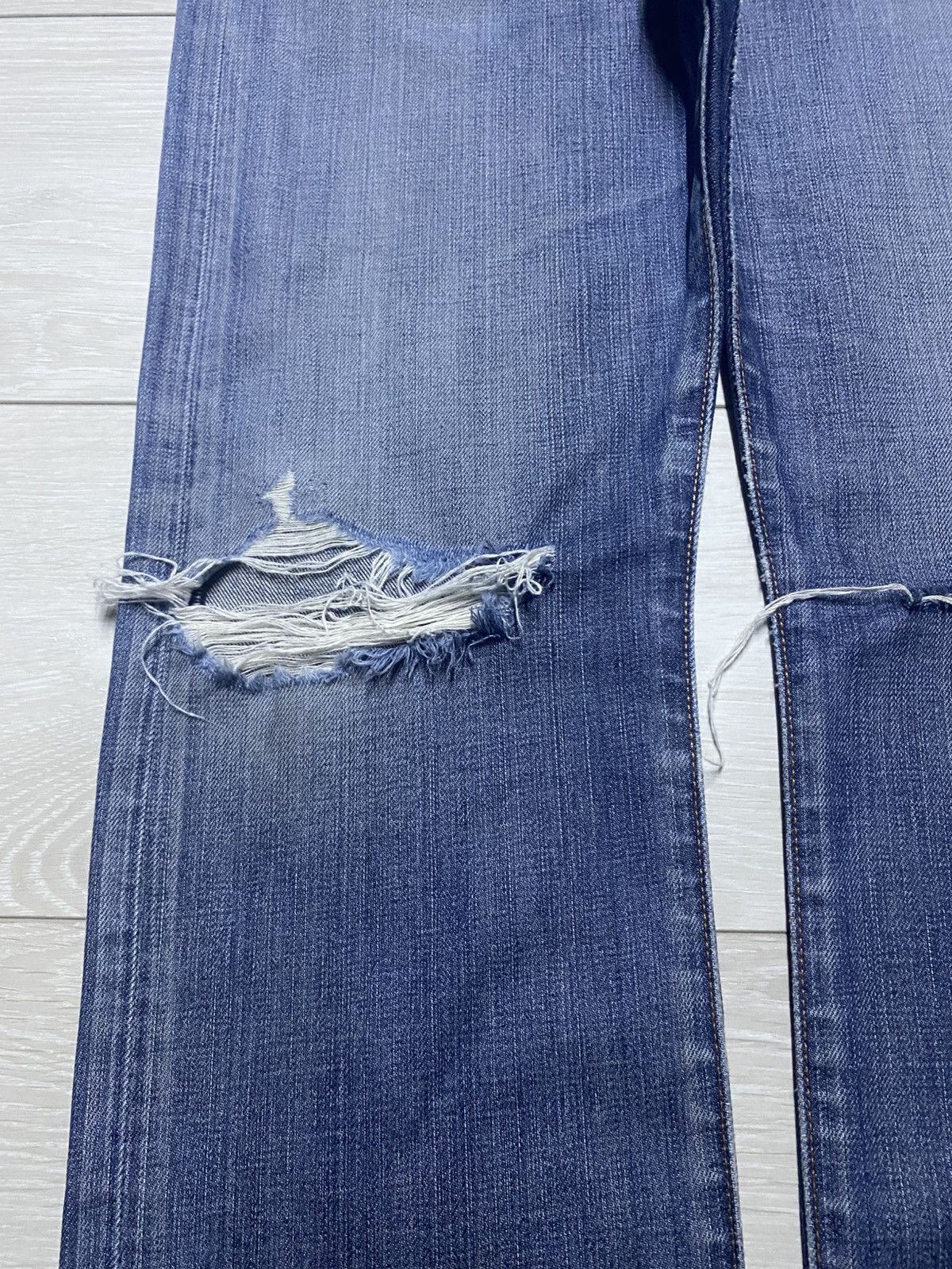 Levi's Vintage Levis 501 Y2K Faded Wash Distressed Loose Jeans Size US 33 - 7 Thumbnail