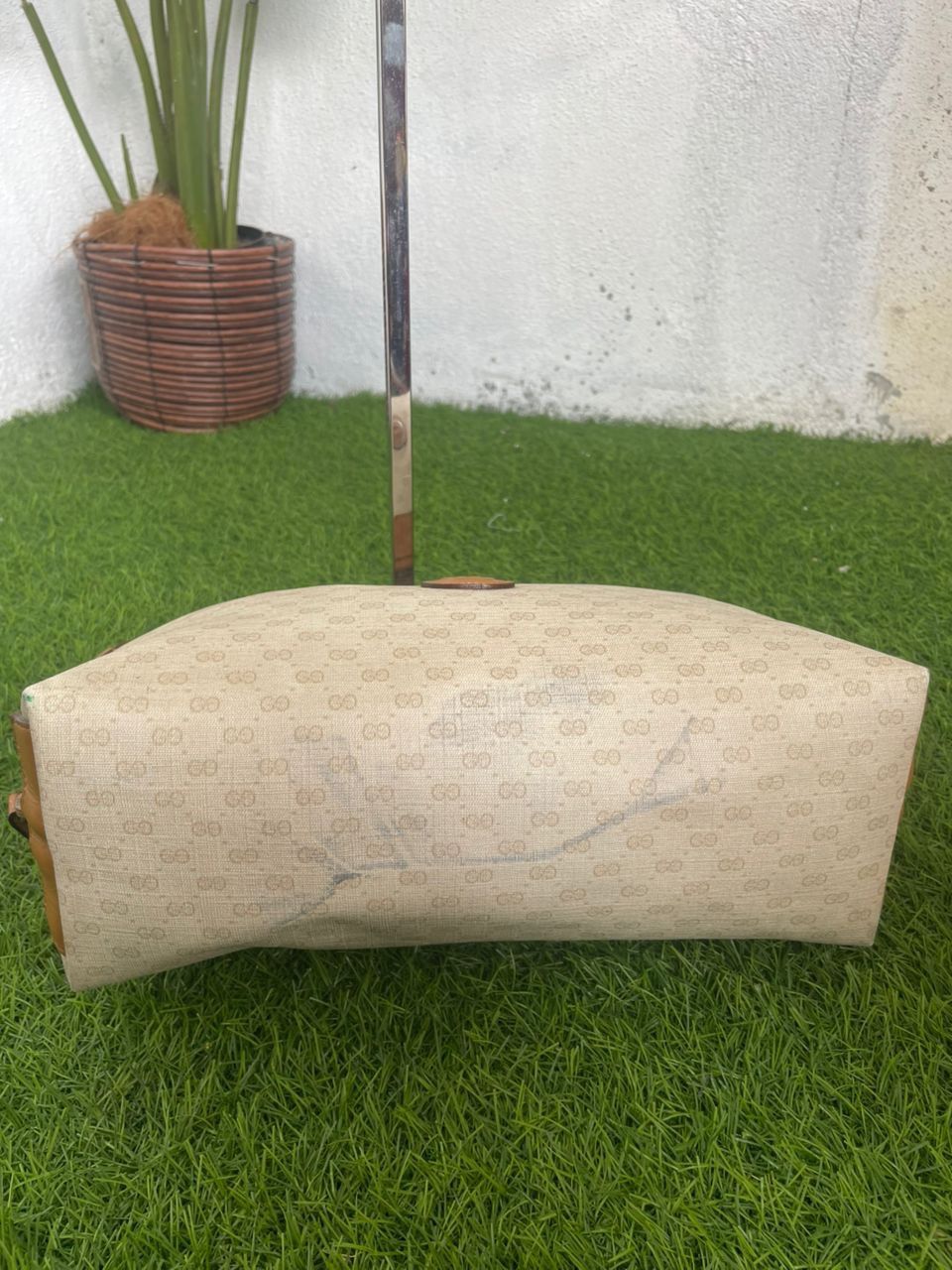 Gucci Authentic Vintage Gucci GG Monogram White Clutch Size ONE SIZE - 3 Thumbnail