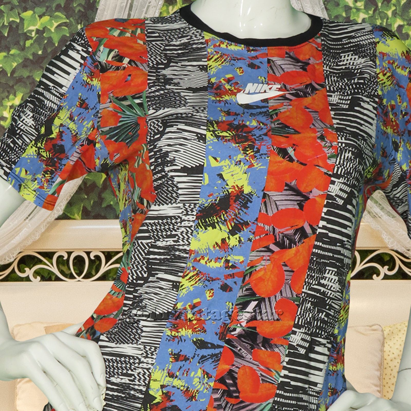 Other Nike Womens T Shirt Bright Tropical Urban M Size M / US 6-8 / IT 42-44 - 1 Thumbnail