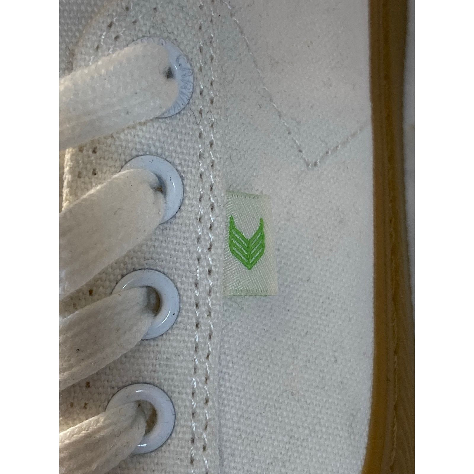 Other Cariuma OCA Low Canvas Sneakers White/Gum Size Mns 6.5/ Wm 8 Size US 6.5 / EU 39-40 - 4 Thumbnail