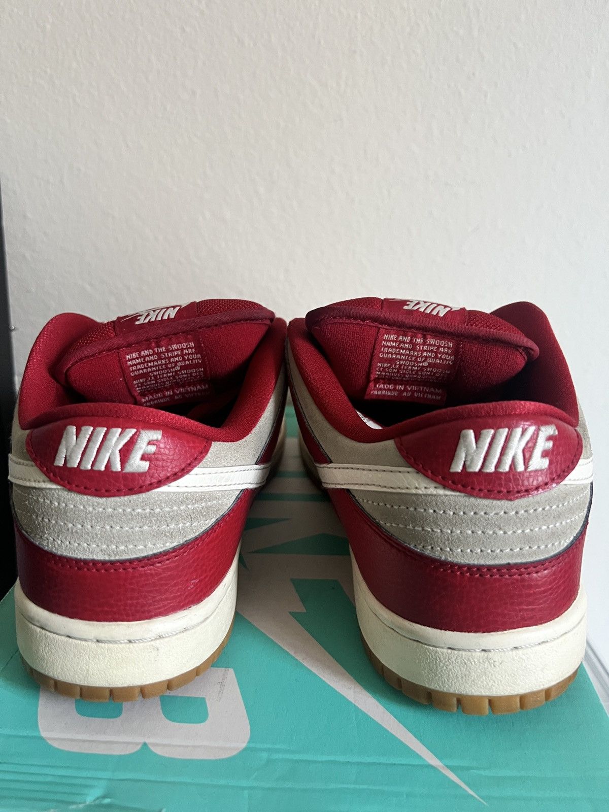 Nike SB Size 9.5 - Nike Dunk Pro SB Low Valentines Day Size US 9.5 / EU 42-43 - 6 Thumbnail