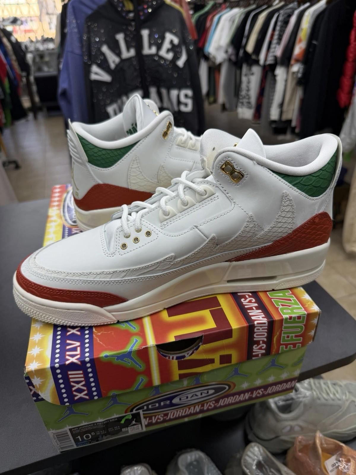 Jordan Brand Size 10.5-Men Air Jordan 3 Retro El Vuelo Summit White/ Size US 10.5 / EU 43-44 - 6 Thumbnail