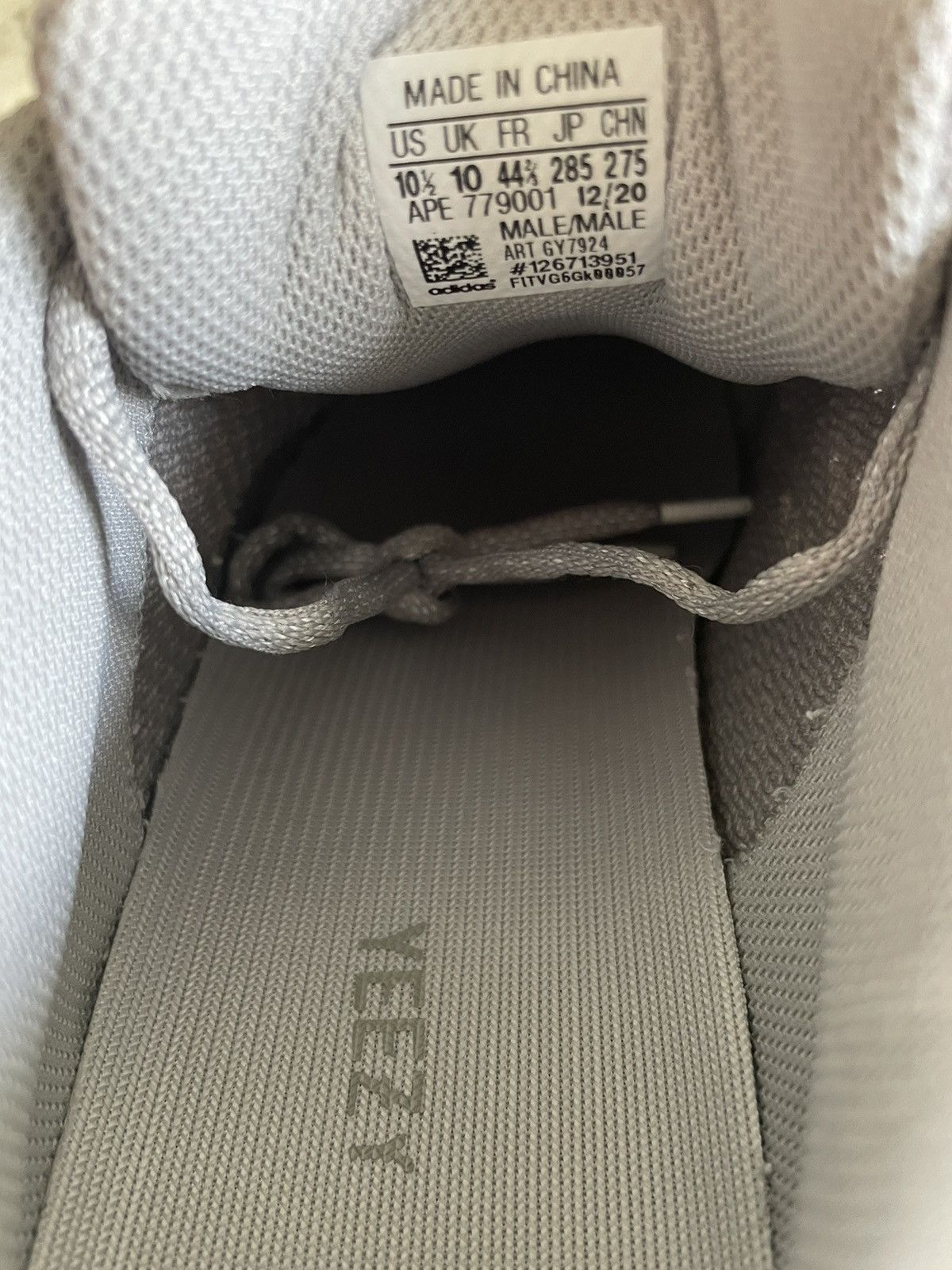 Adidas Yeezy 700 V2 Cream Size US 10.5 / EU 43-44 - 6 Thumbnail
