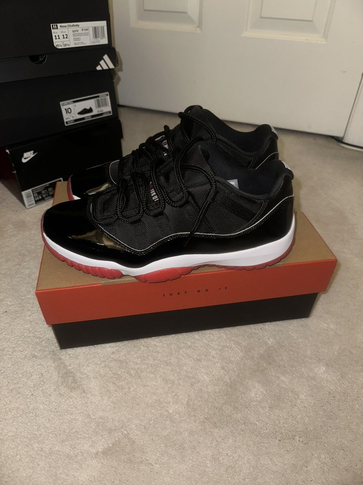 Jordan BREDS size 10 3cc955c8-5d98-467e-8752-  main image 4