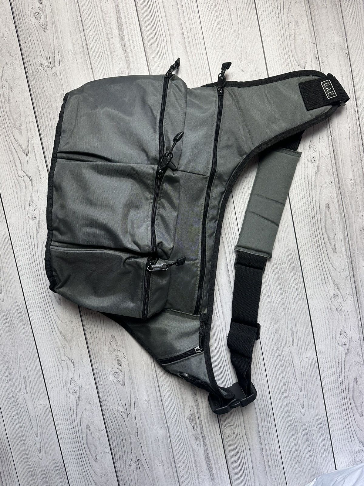 Gap × Vintage gap sling bag avant-garde multiple pocket rare Y2K Size ONE SIZE - 3 Thumbnail