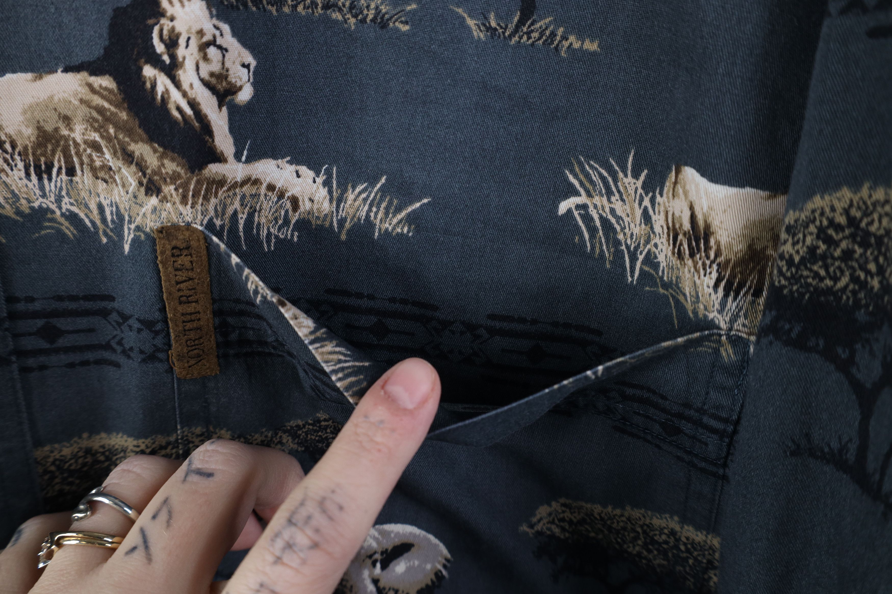 Vintage Vintage 90s Streetwear Elephant All Over Print Button Shirt Size US L / EU 52-54 / 3 - 5 Thumbnail