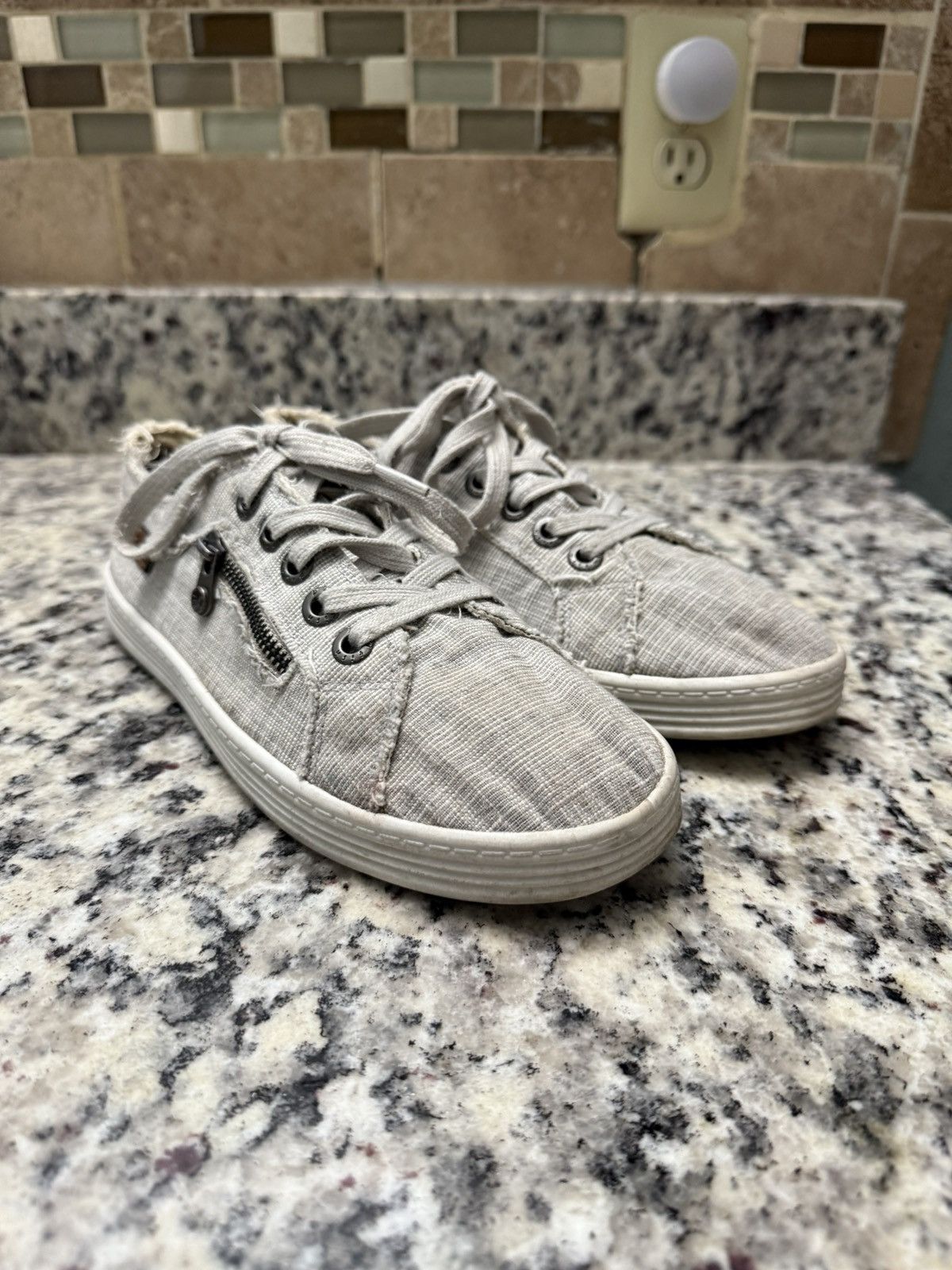 Other Guppy Love By Blowfish Malibu Women’s Causal Shoes Sz 8W Size US 8 / IT 38 - 1 Thumbnail
