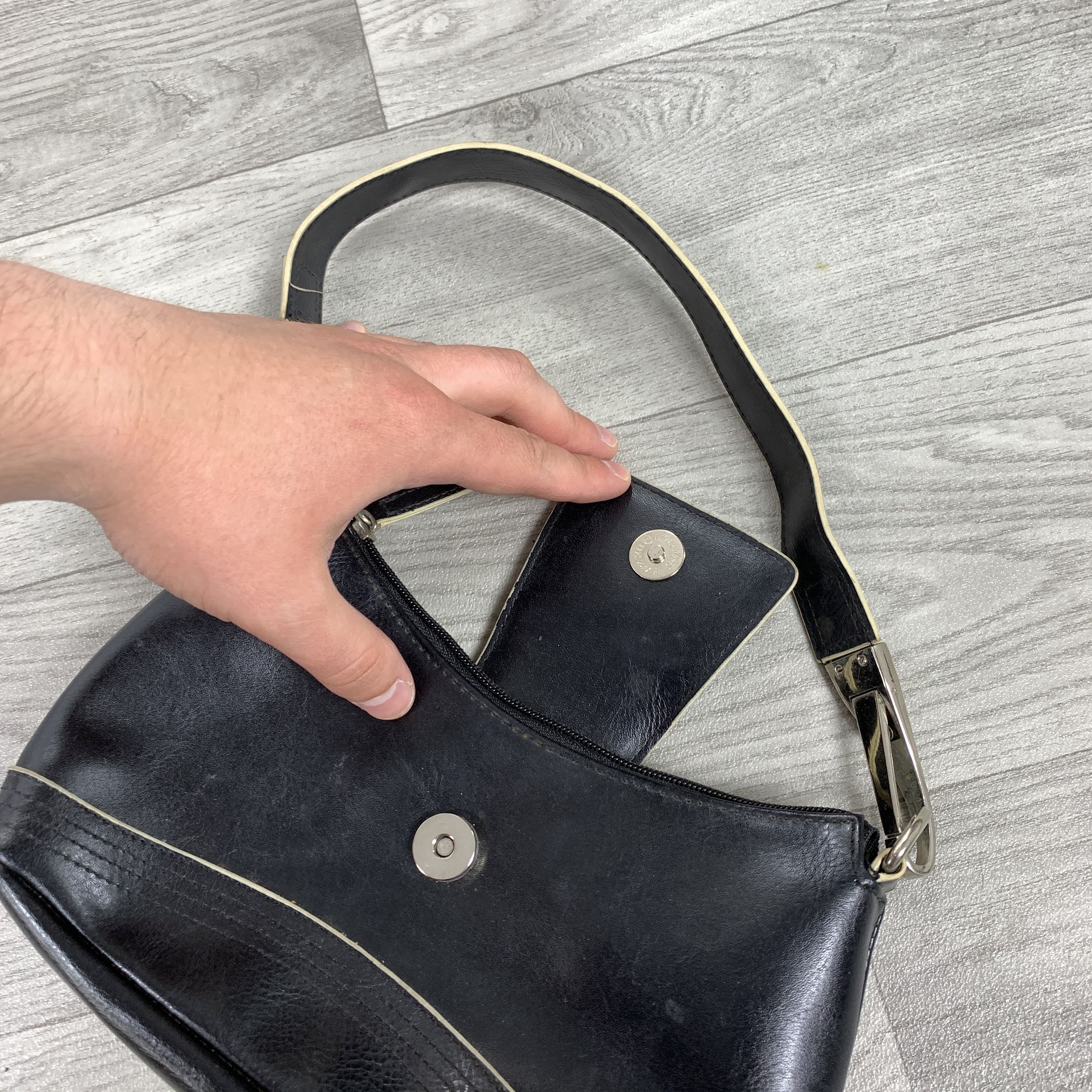 Vintage Vintage Y2K Basic Baguette Faux Leather Women's Handle Bag Size ONE SIZE - 8 Thumbnail