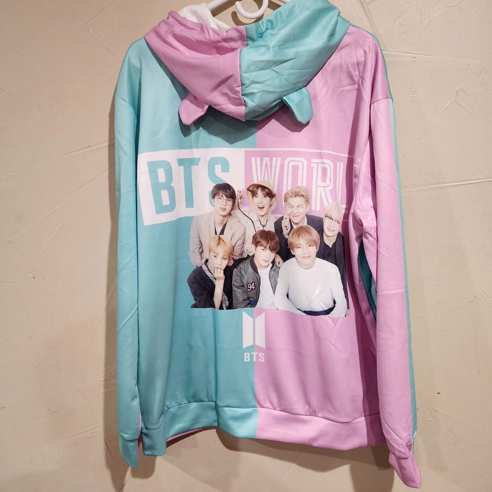 Vintage BTS Band Pink Teal Long Sleeve Hoodie Sweatshirt Polyester Sz L Pullover Hooded Men Regular Winter Fall Spring NWOT Size US L / EU 52-54 / 3 - 5 Thumbnail