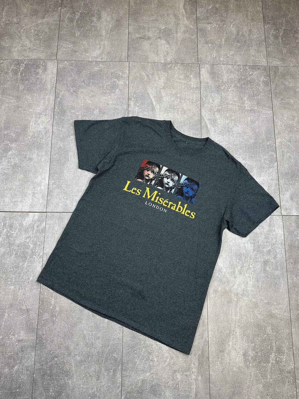Band Tees Vintage Les Miserables Movie Graphic Tee Size US M / EU 48-50 / 2 - 7 Thumbnail