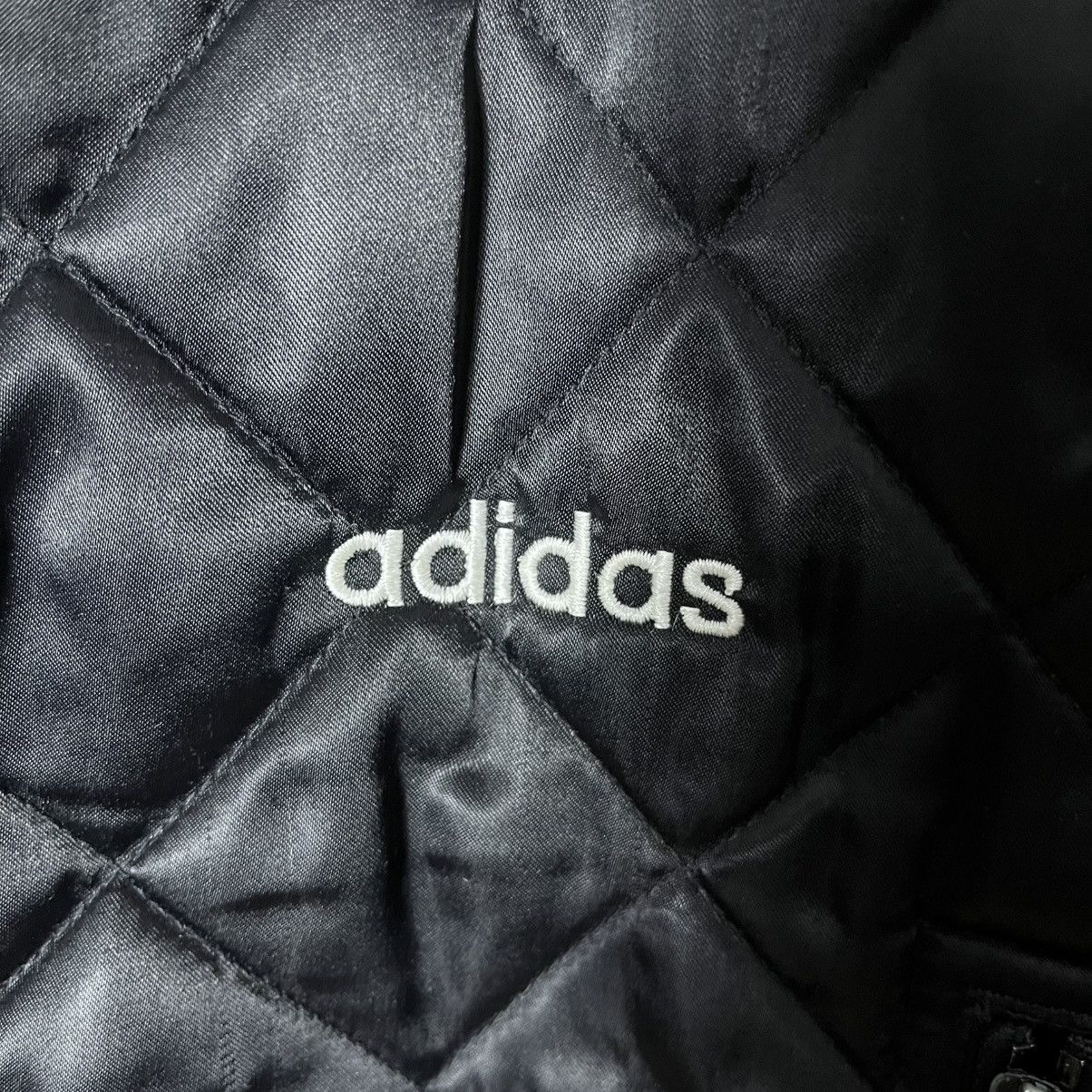 Adidas Vintage Adidas Quilted Cropped Black Vest Streetwear Y2K Size M / US 6-8 / IT 42-44 - 2 Thumbnail
