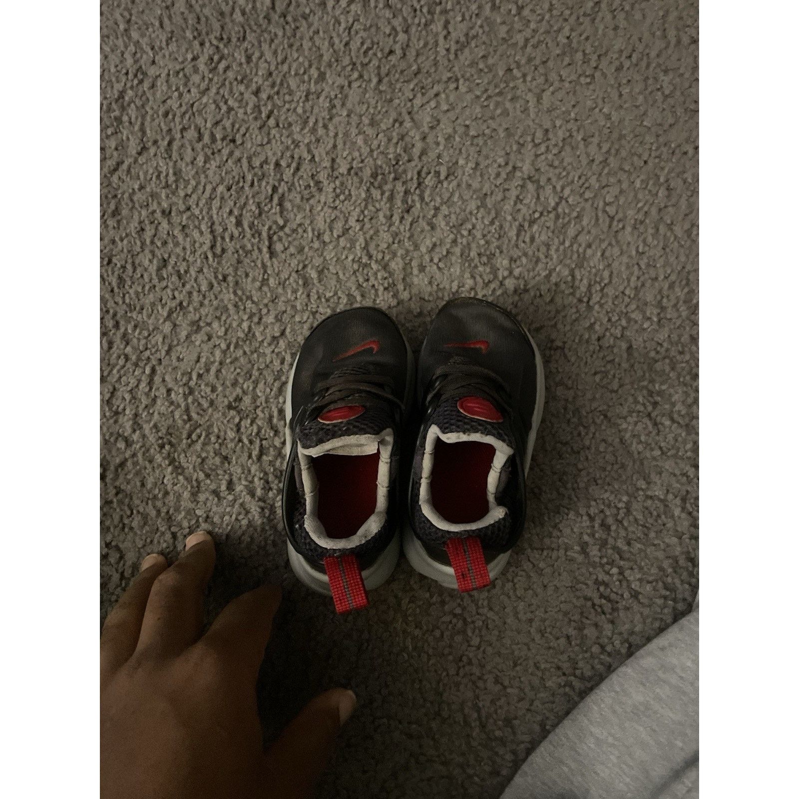 Nike Size 7c- NIKE LITTLE PRESTO SNEAKERS TODDLER RED GREY Size US 7 / EU 40 - 4 Thumbnail