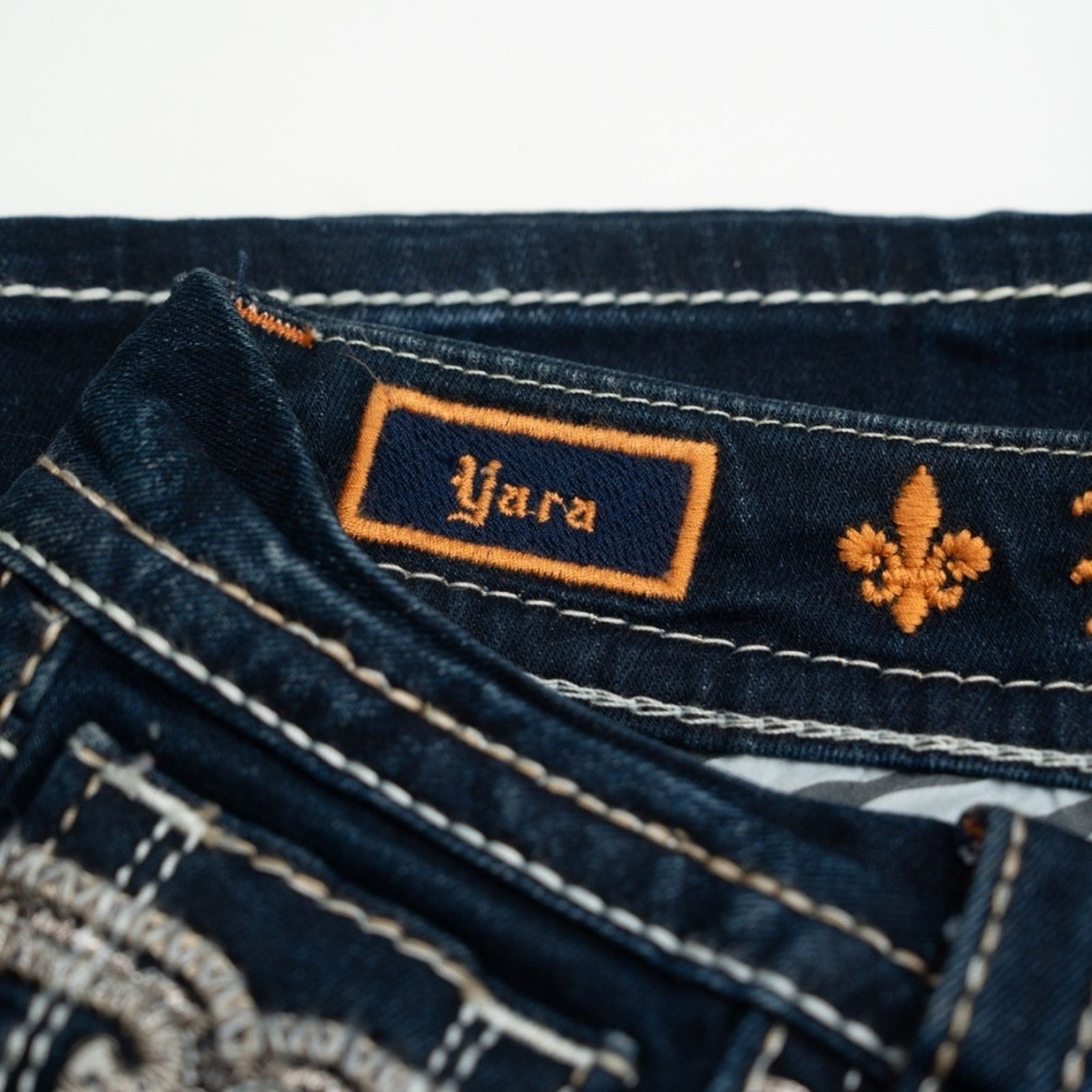 Rock Revival Rock Revival - Yara Cuffed Stretch Capri Jean Size 26" / US 2 / IT 38 - 4 Thumbnail