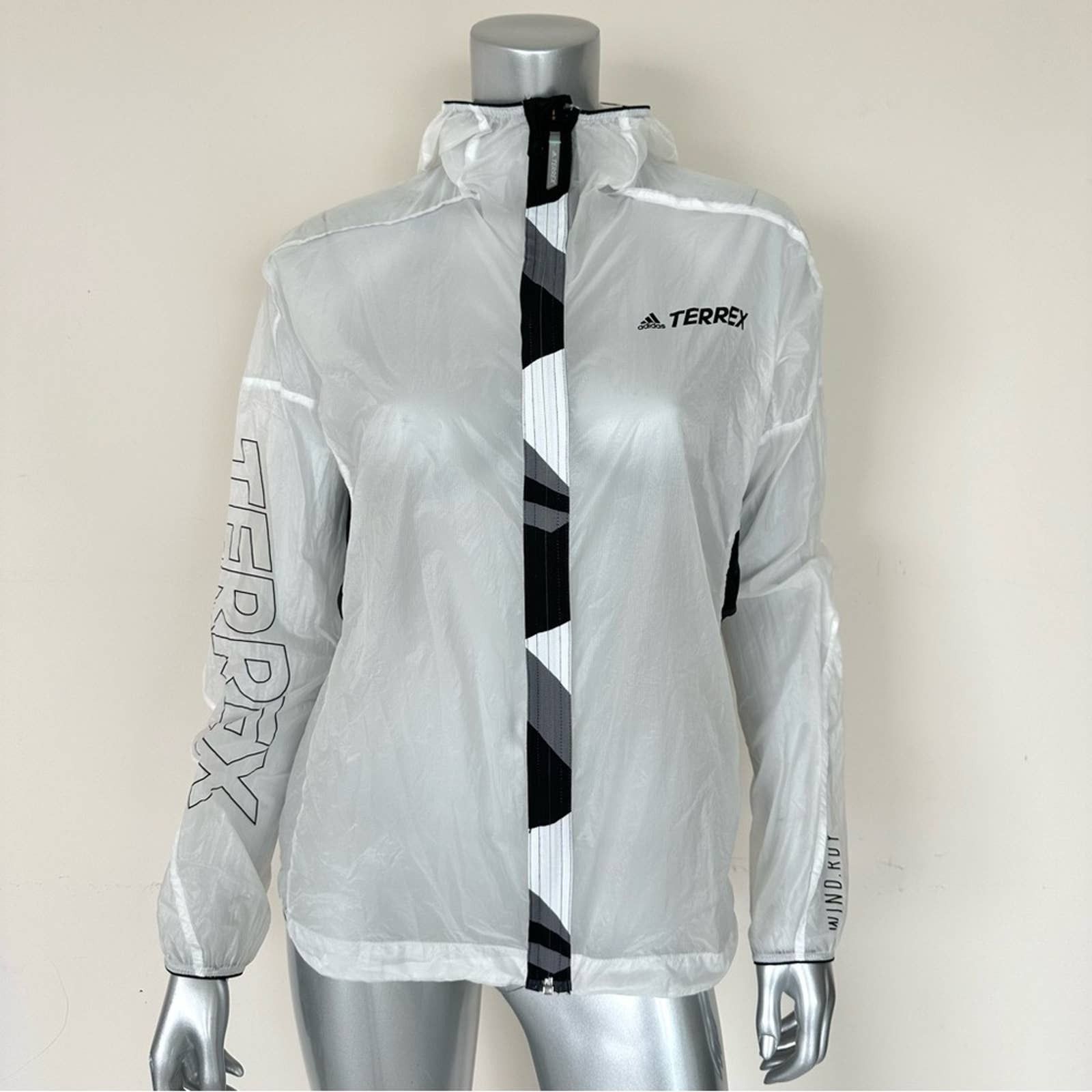 NEW!!! Adidas Terrex windbreaker jacket size S