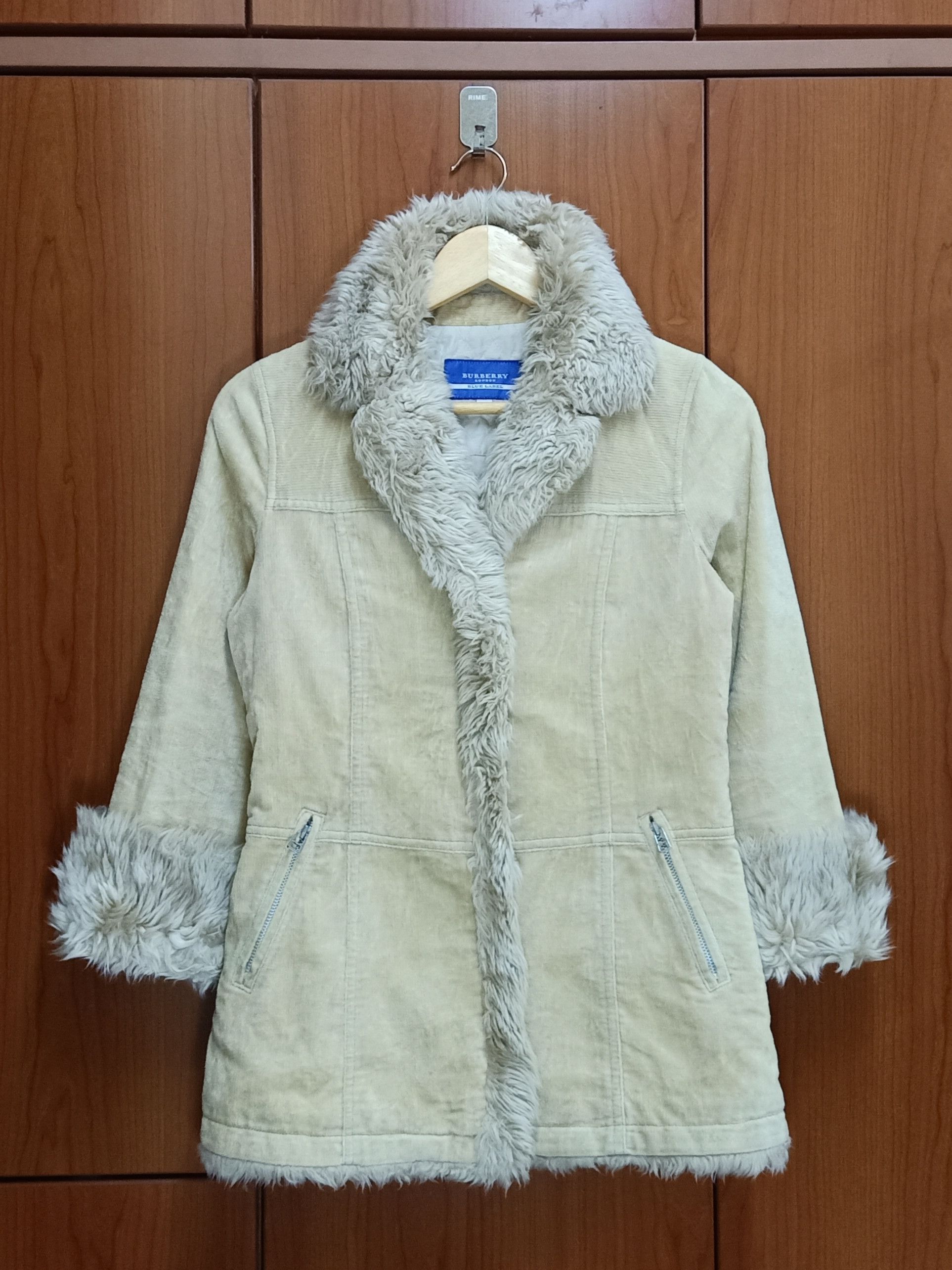 Burberry BURBERRY Blue Label Fur Beige Winter Wear Jacket Parka Size XS / US 0-2 / IT 36-38 - 4 Thumbnail