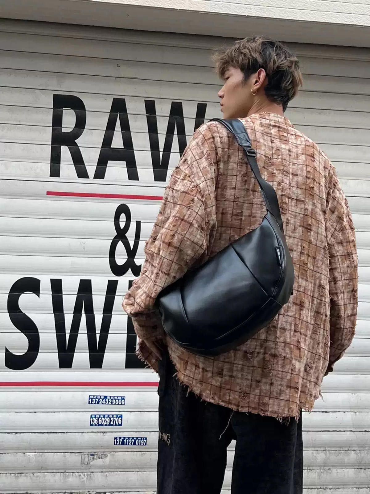 Leather Capacity Dumpling Horn Shoulder Bag | Unisex Street Carry Size ONE SIZE - 3 Thumbnail