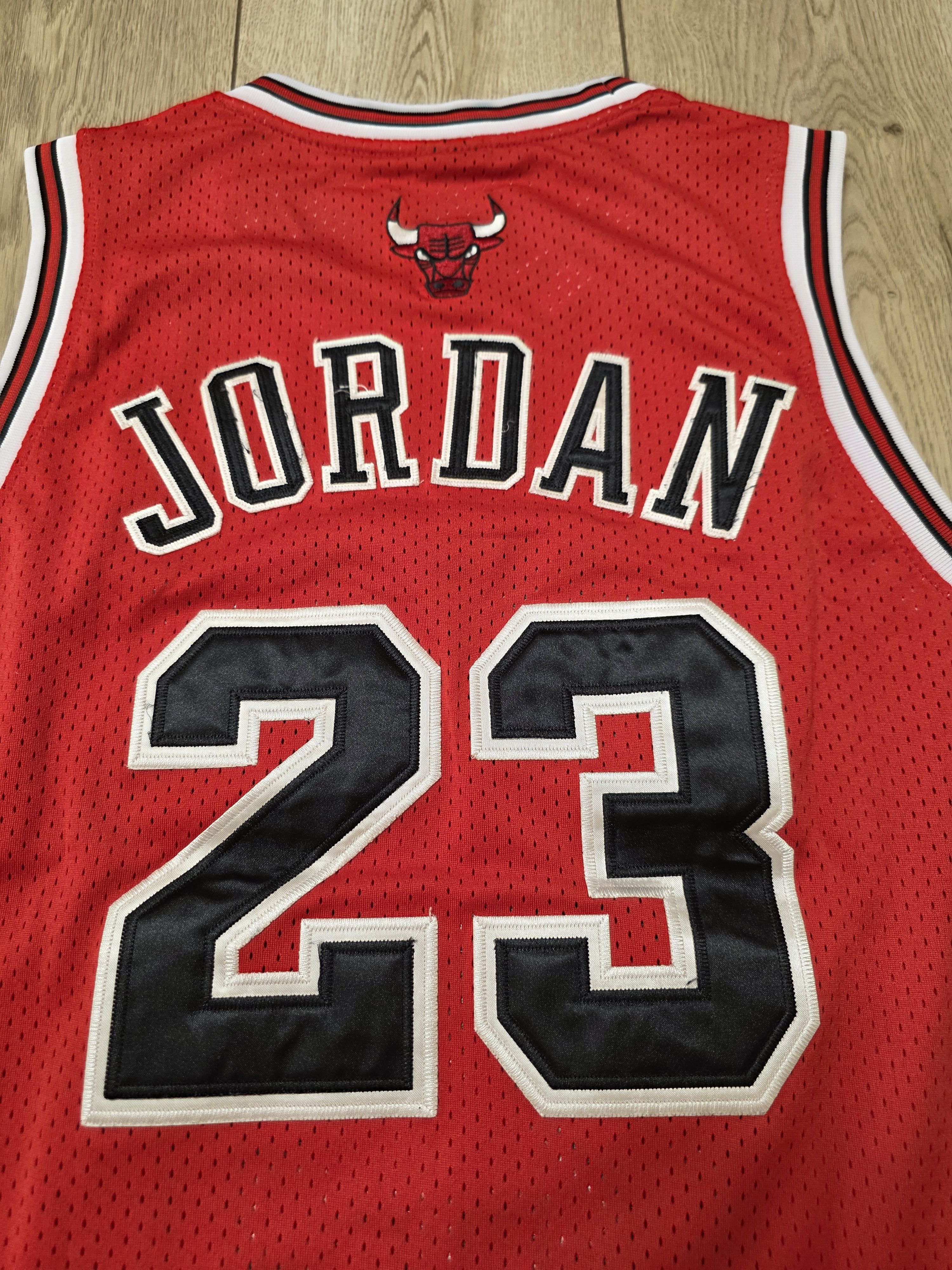 NBA CHICAGO BULLS VINTAGE JERSEY MICHAEL JORDAN JERSEY Size US L / EU 52-54 / 3 - 4 Thumbnail
