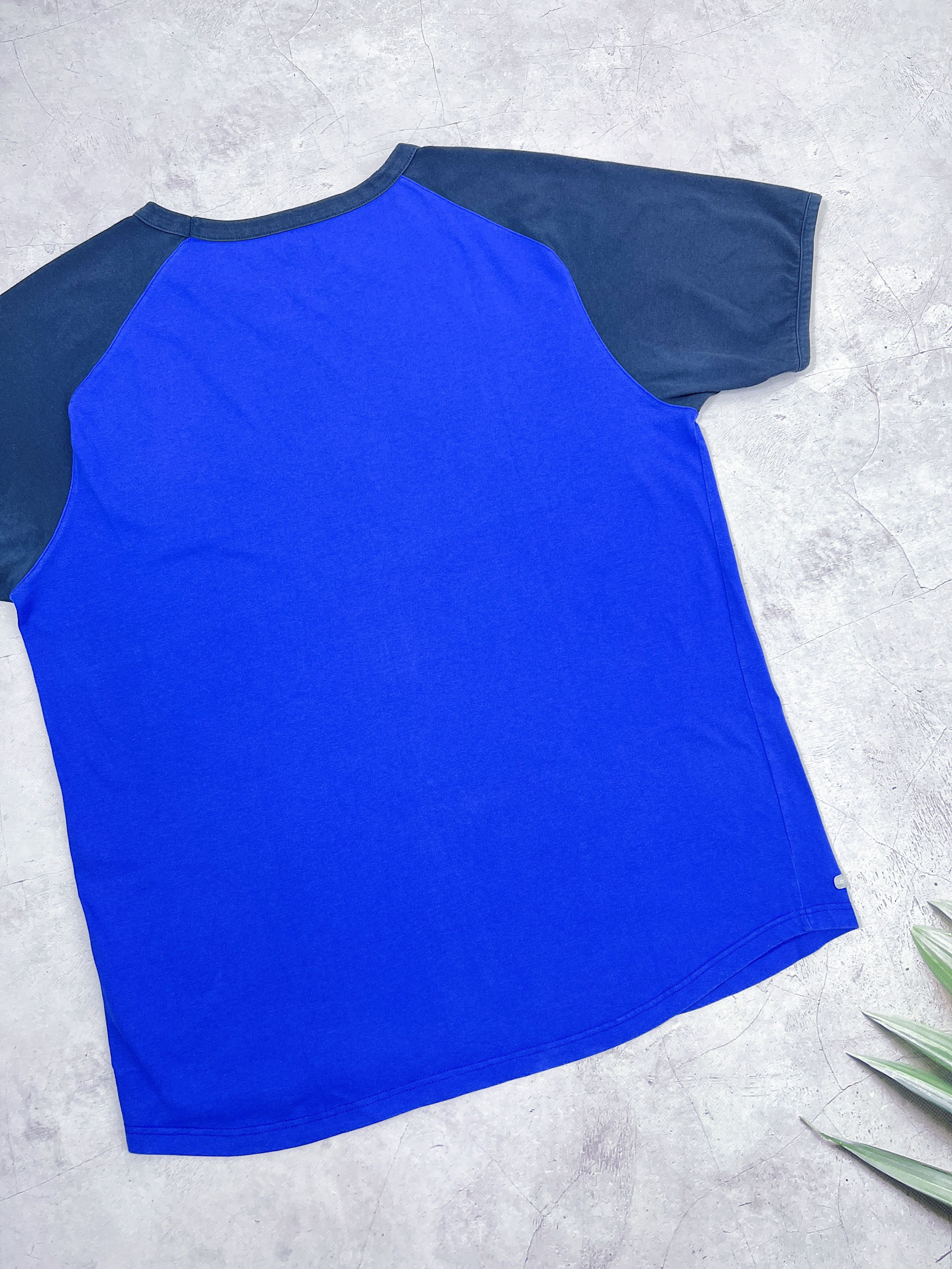 Nike × Vintage Vintage Nike T-Shirt Central Swoosh Logo Size US L / EU 52-54 / 3 - 10 Thumbnail