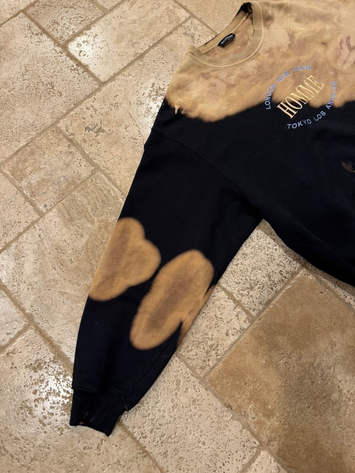 Balenciaga Balenciaga Homme City Bleached / Black Crewneck Sweatshirt Size US L / EU 52-54 / 3 - 6 Thumbnail