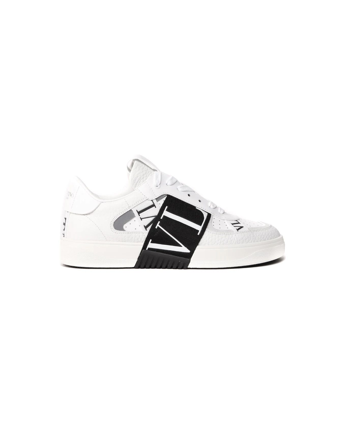 o1s22i1n0924 Vl7n Low-Top Sneakers in White