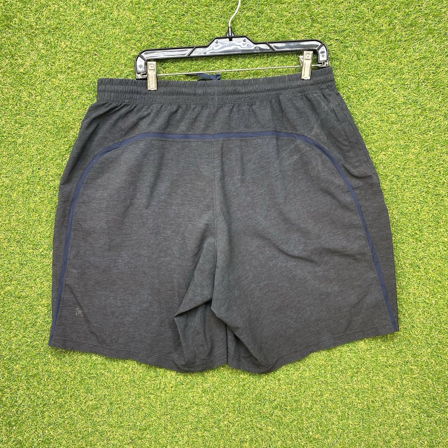 Lululemon Lululemon Shorts Mens 32 Inseam 9" Gray Pockets Athletic Yoga Running - Regular Fit Size US 32 / EU 48 - 2 Thumbnail