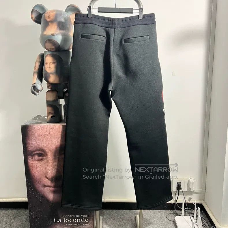 Louis Vuitton Louis Vuitton size xl Printed logo sweatpants Size US 28 / EU 44 - 2 Thumbnail