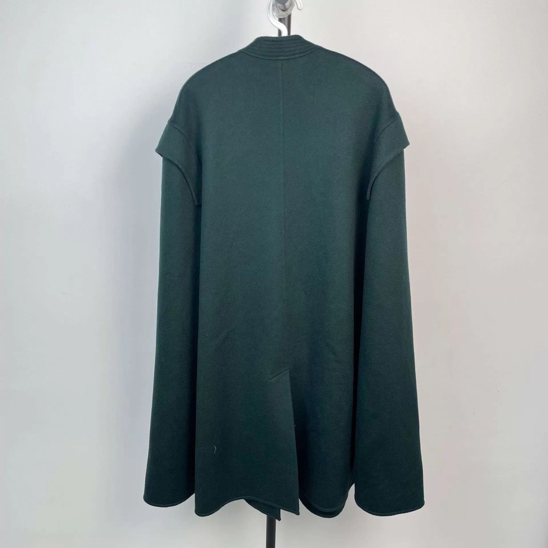 Burberry Burberry Cashmere Cape Green M Size M / US 6-8 / IT 42-44 - 2 Thumbnail