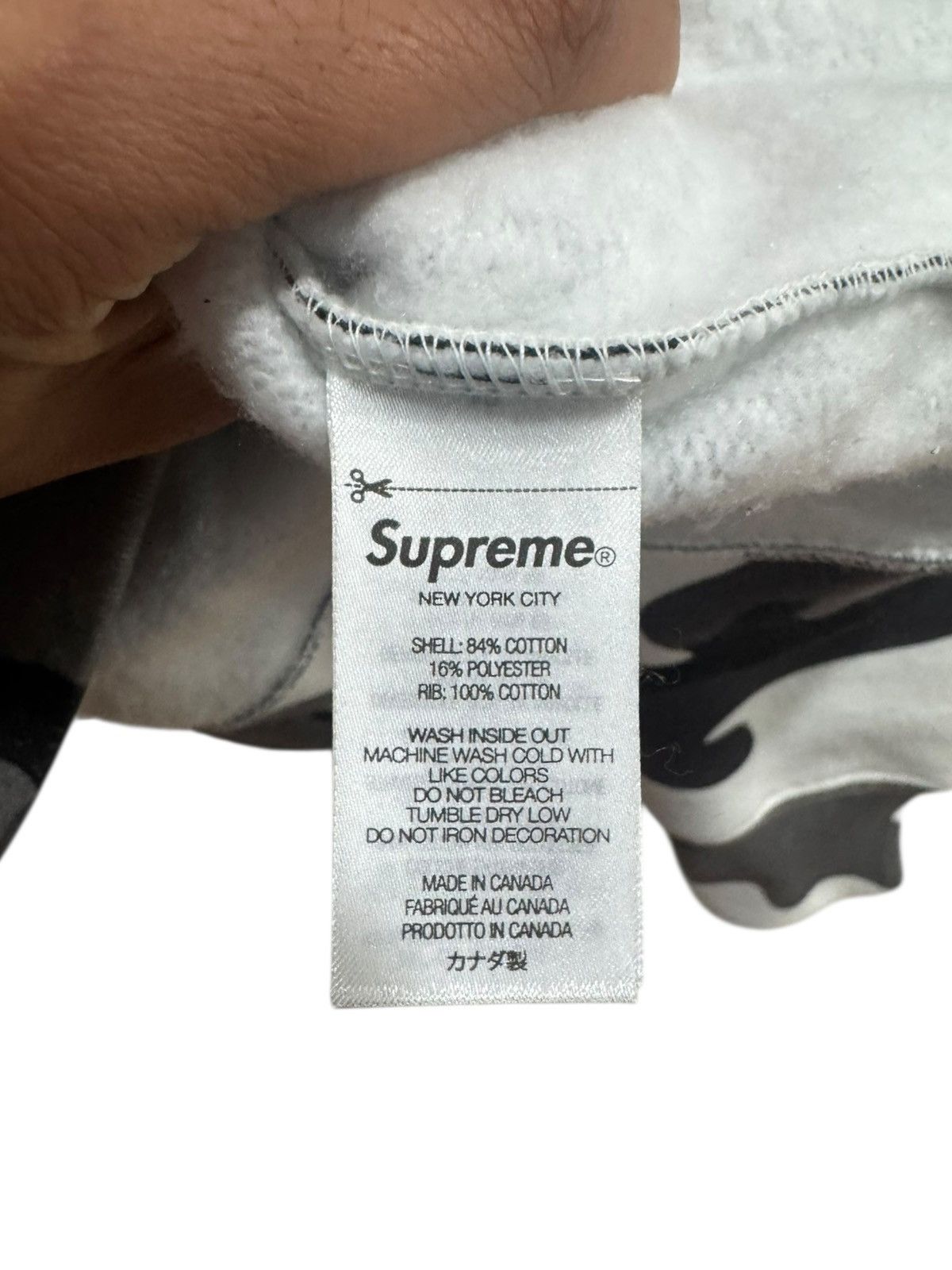 Supreme Supreme Seoul Shop Flag Half Zip Pullover Snow Camo Size US L / EU 52-54 / 3 - 7 Thumbnail