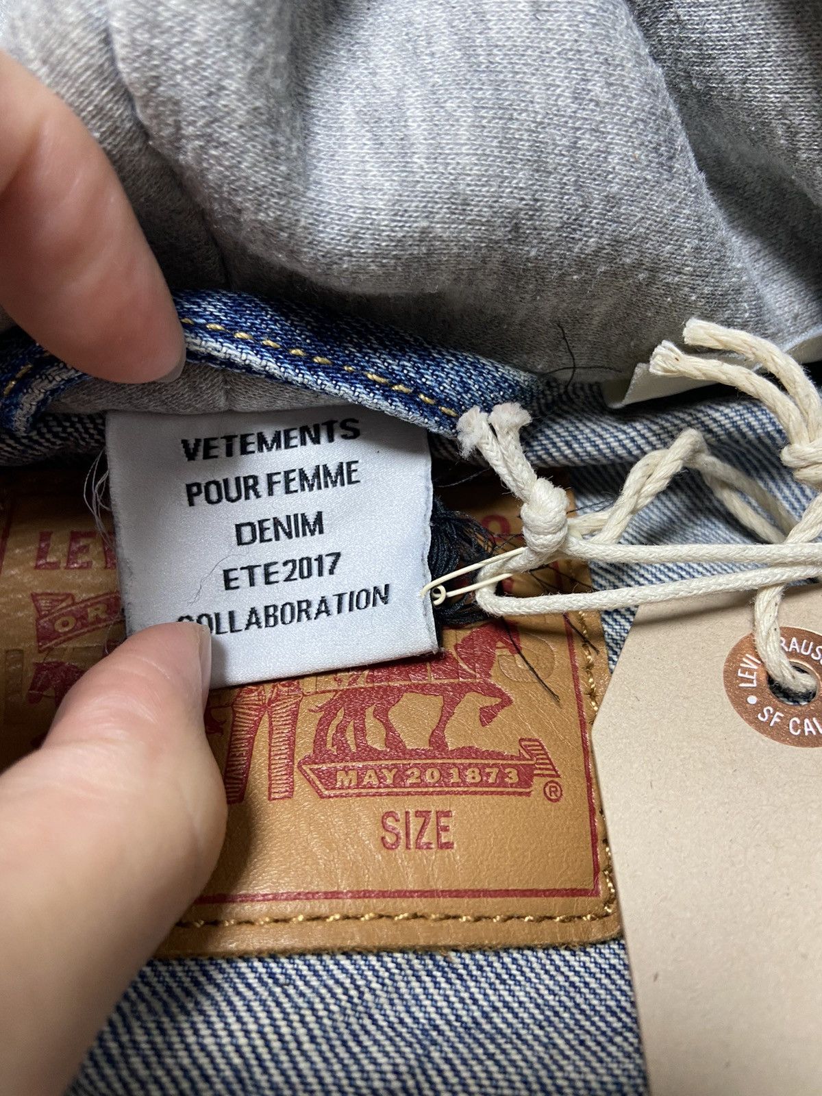 Vetements S Vetements Levi’s Oversized hoodie denim jacket Size US S / EU 44-46 / 1 - 5 Thumbnail