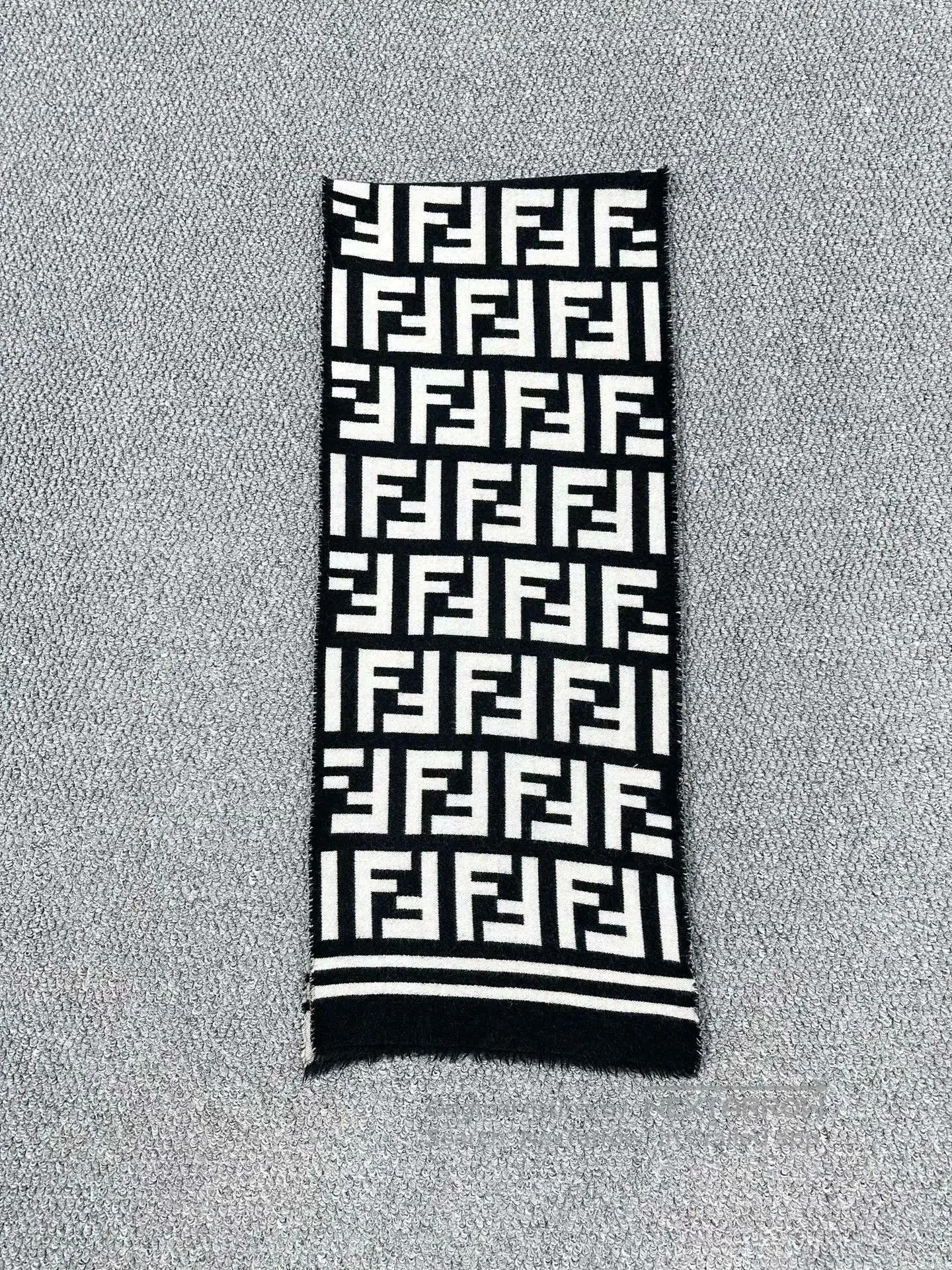 Fendi FENDI Black and white double-sided logo fringe wool scarf| Size ONE SIZE - 2 Thumbnail