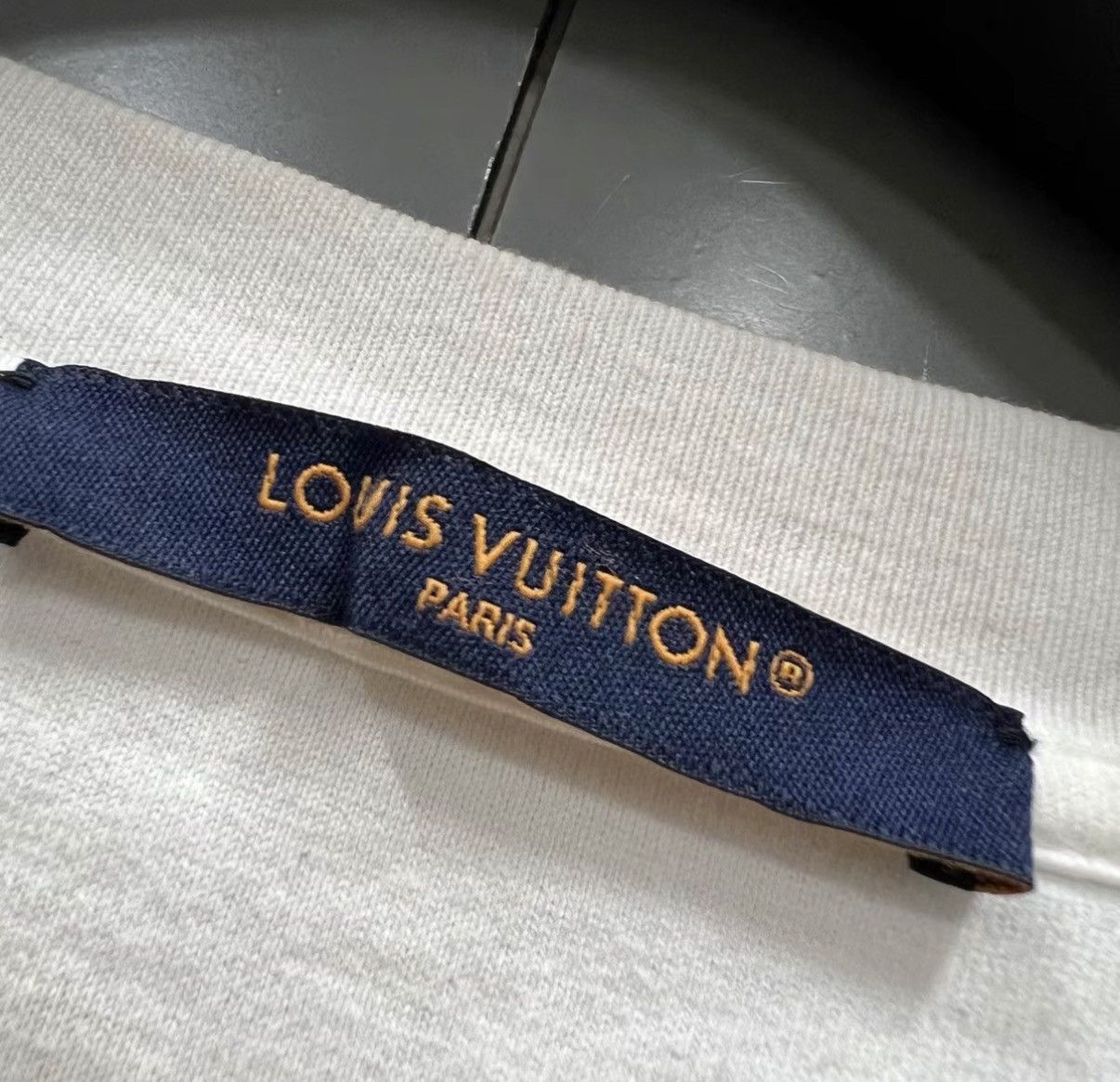 Louis Vuitton Louis Vuitton LV 25 Embroidered Badge Short Sleeve Top J41 Size L / US 10 / IT 46 - 3 Thumbnail