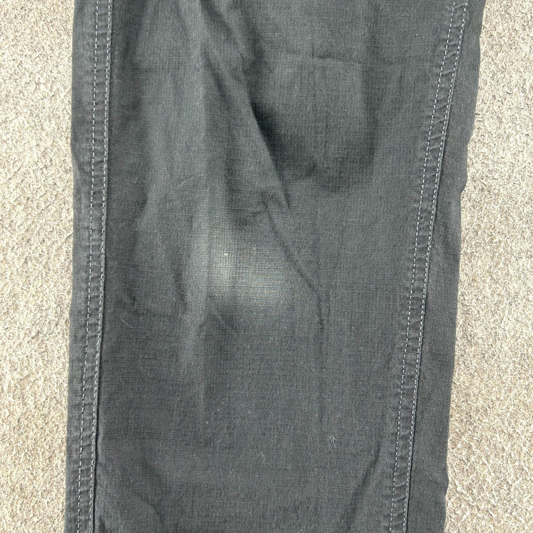 Vuori Vuori Mens M Gray Jogger Pants Cotton Polyester Logo Cargo Pocket Slim Tapered Modern Comfort Everyday Size US 31 - 3 Thumbnail
